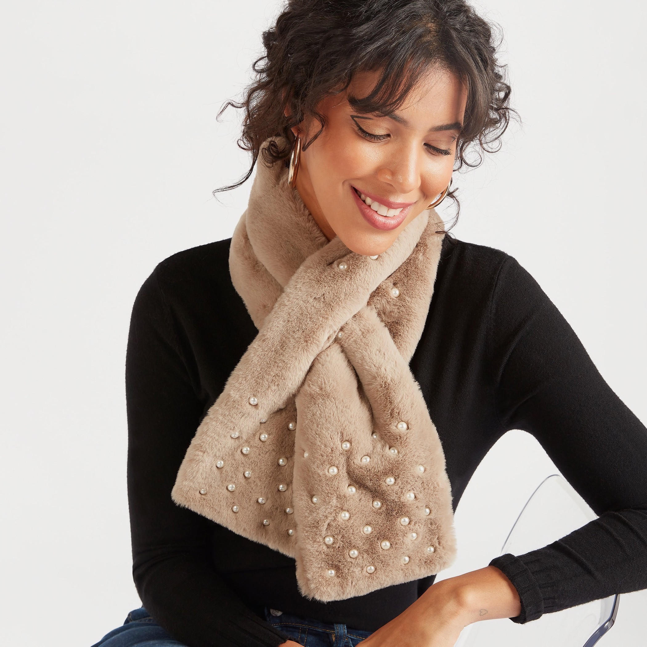 وشاح بارز الملمس بتفاصيل لؤلؤ مزيّنة-women-clothingaccessories-scarves-image-2