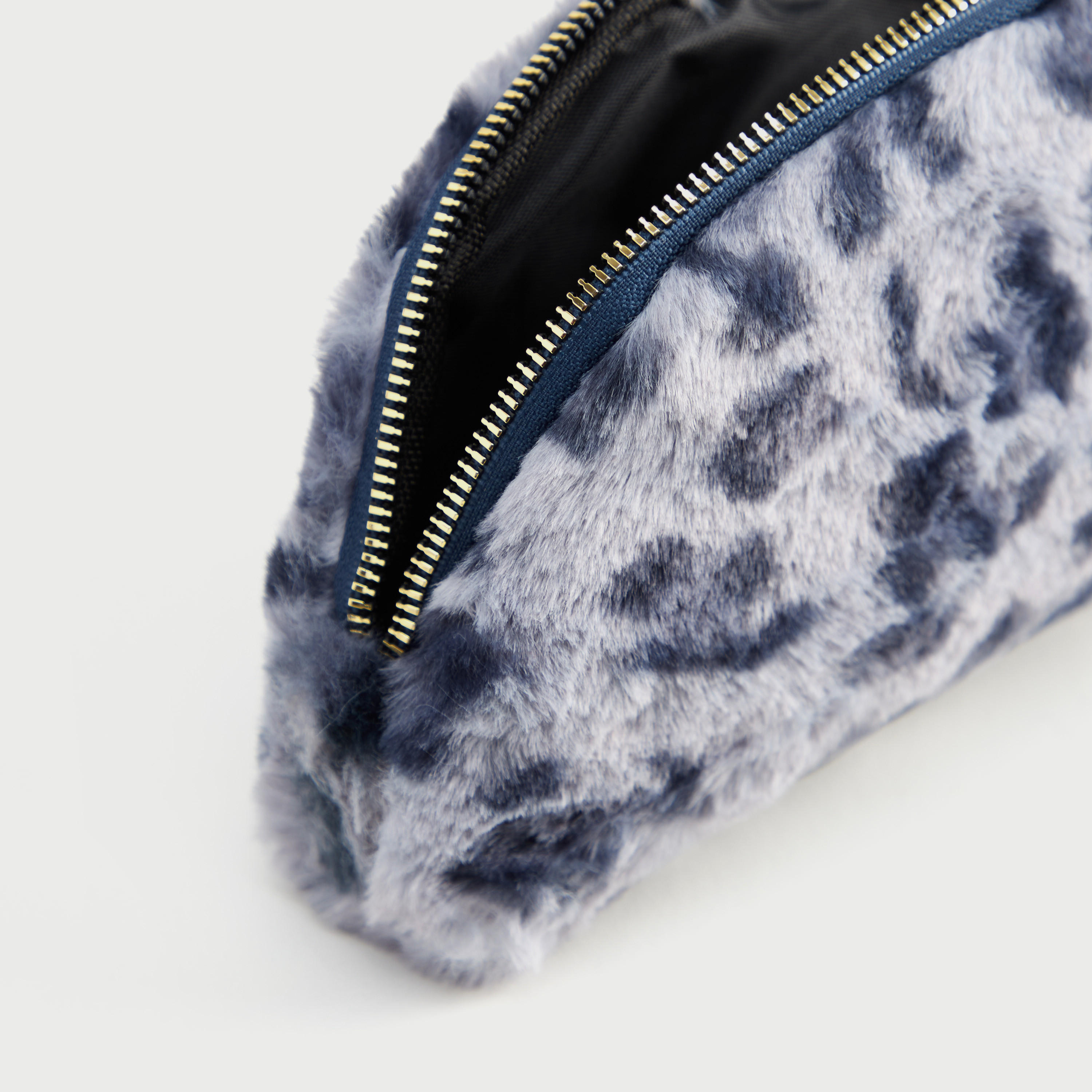شنطة صغيرة بطبعات حيوانات وسحّاب إغلاق-women-bagsandwallets-wallets-image-4