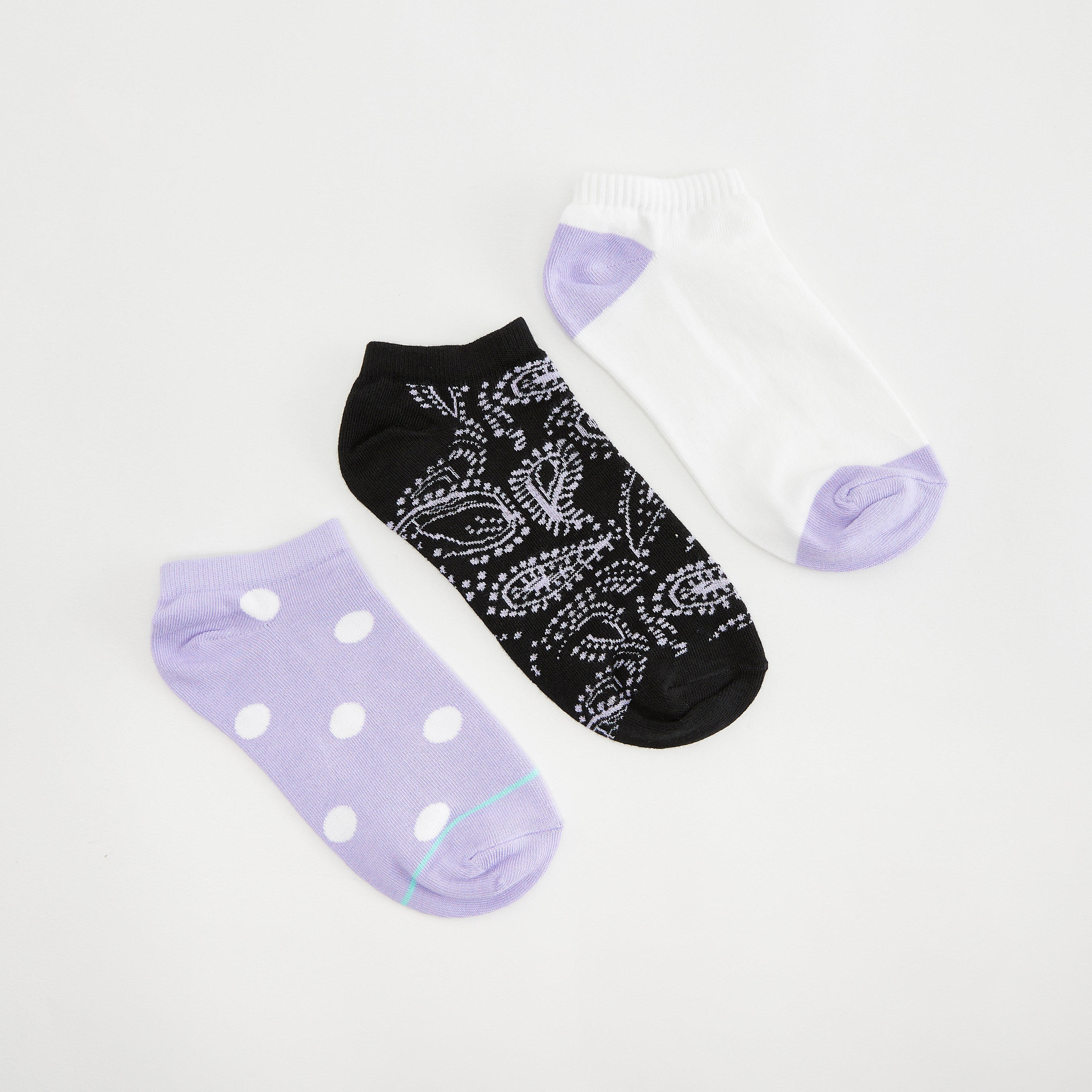 جوارب متنوعة بطول الكاحل - طقم من 3-women-socksandstockings-image-4