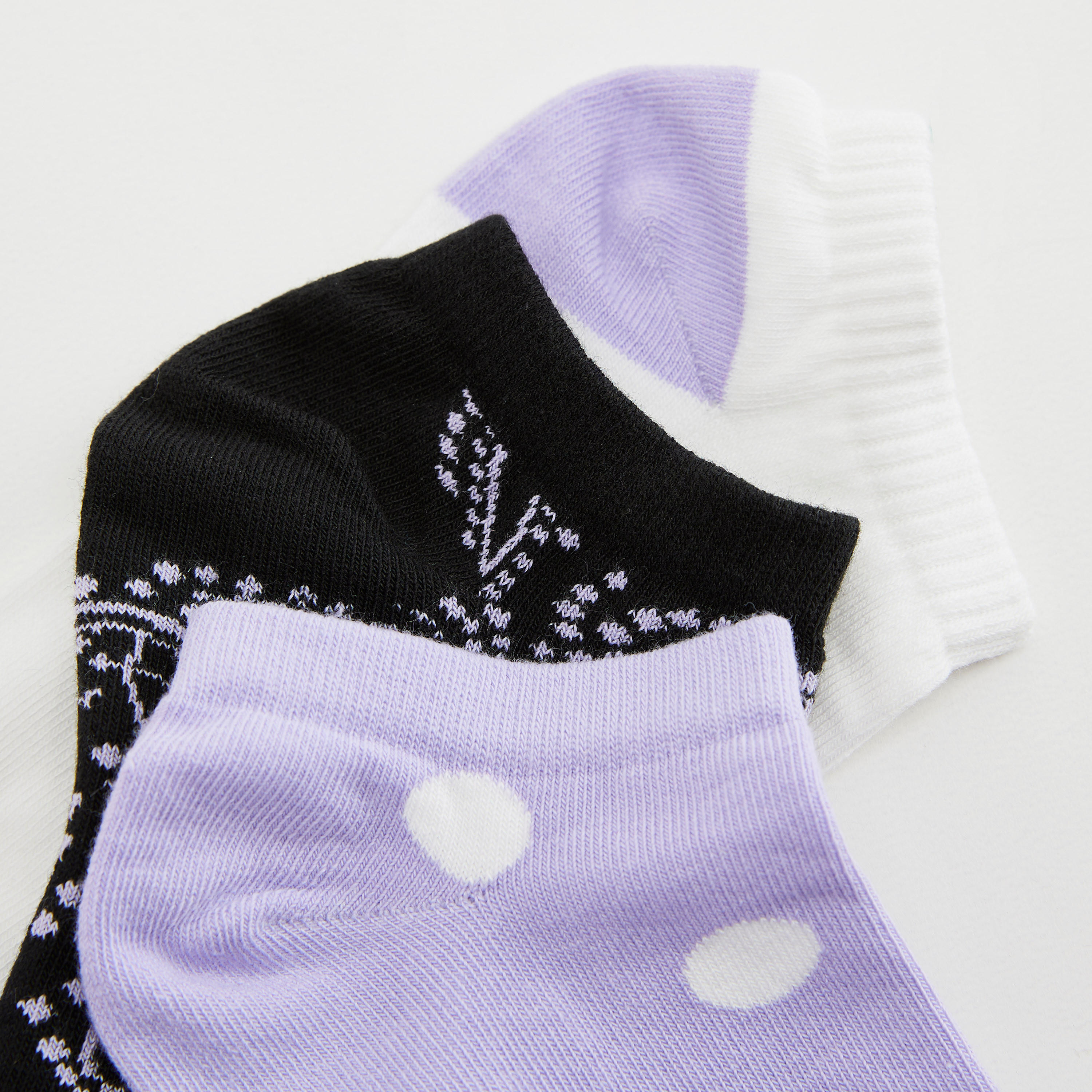 جوارب متنوعة بطول الكاحل - طقم من 3-women-socksandstockings-image-2