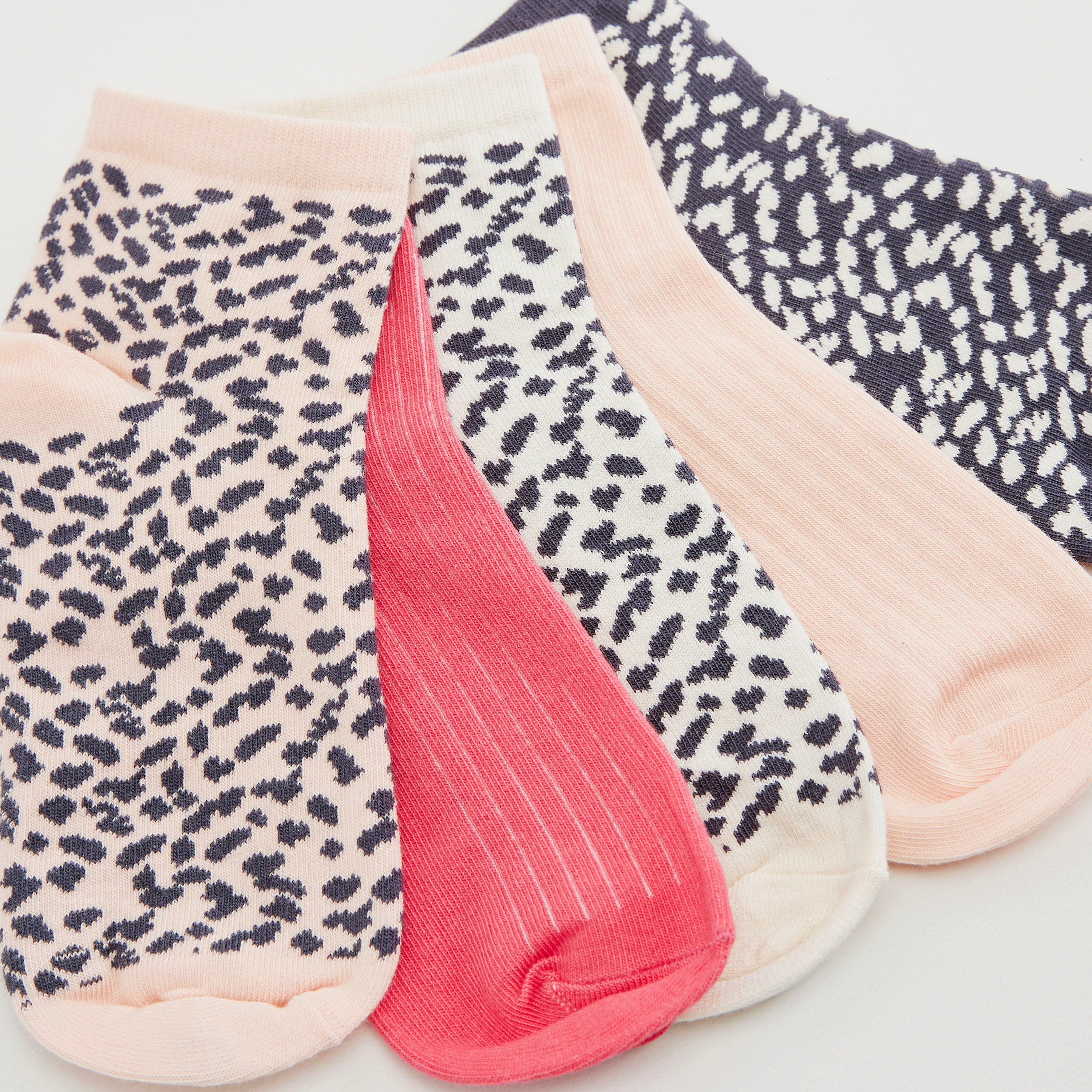 جوارب متنوعة بطول الكاحل - طقم من 5-women-socksandstockings-image-1