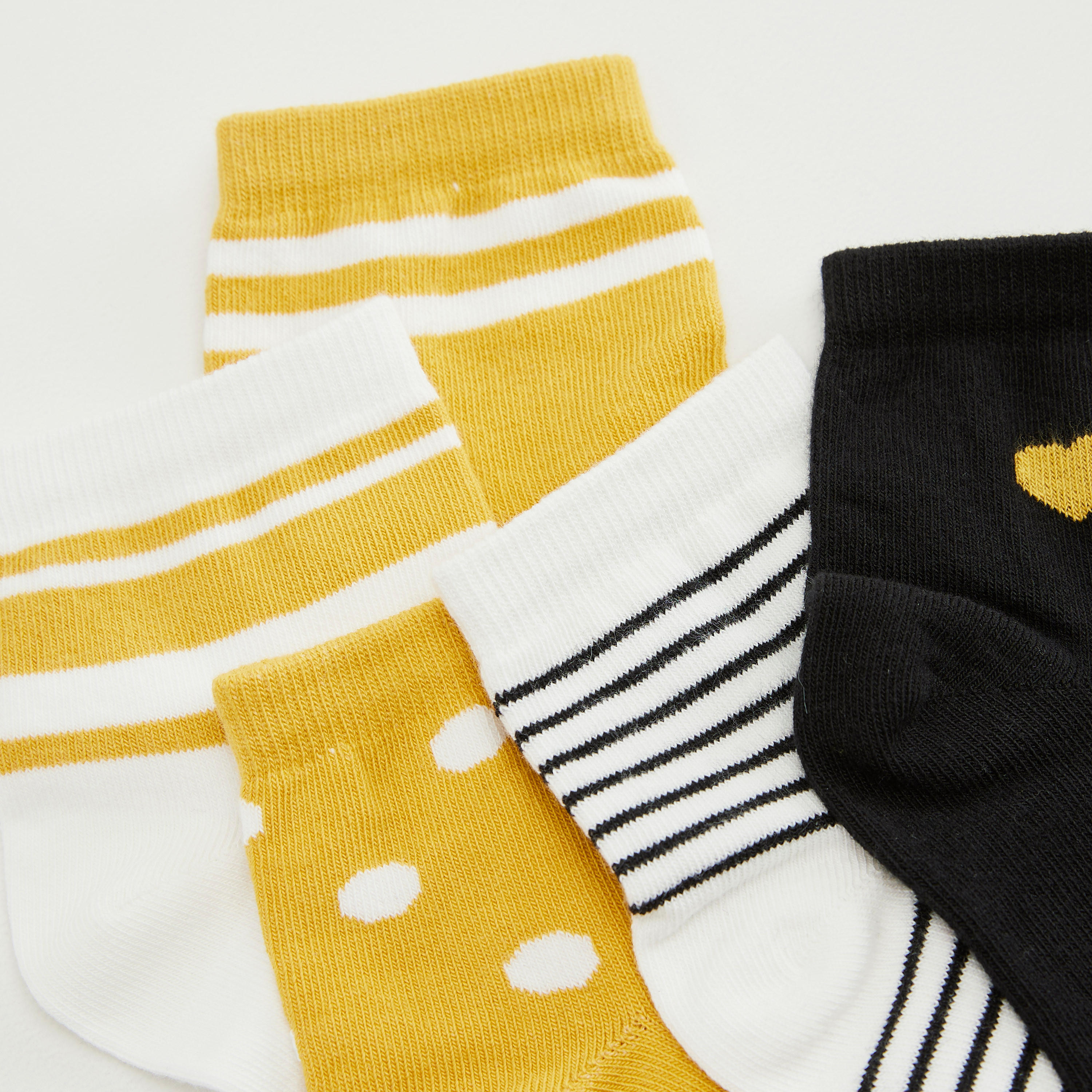 جوارب مطرّزة بطول الكاحل - طقم من 5-women-socksandstockings-image-3