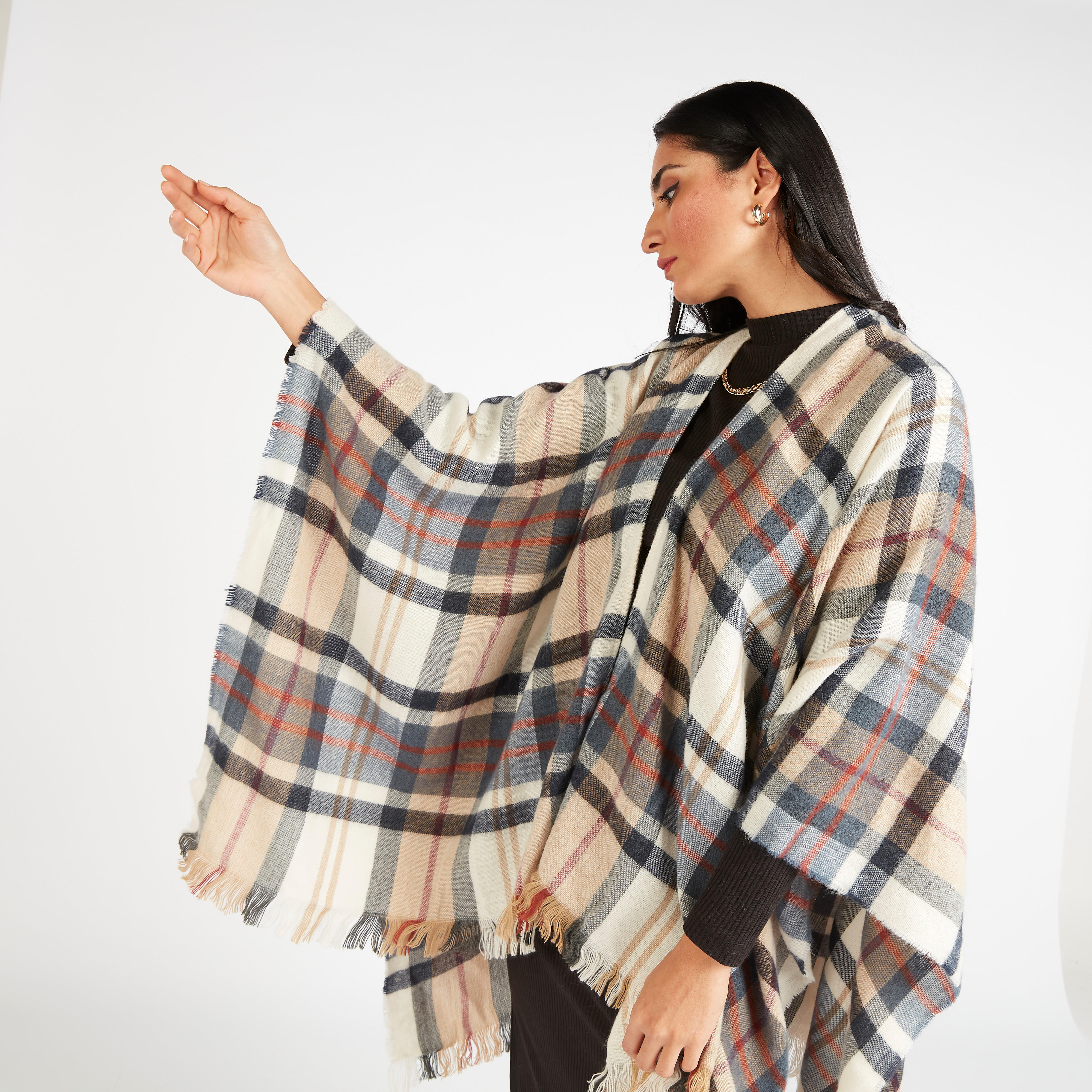 وشاح كاروهات بتفاصيل شراشيب-women-winterwear-coatsandjackets-jackets-image-2