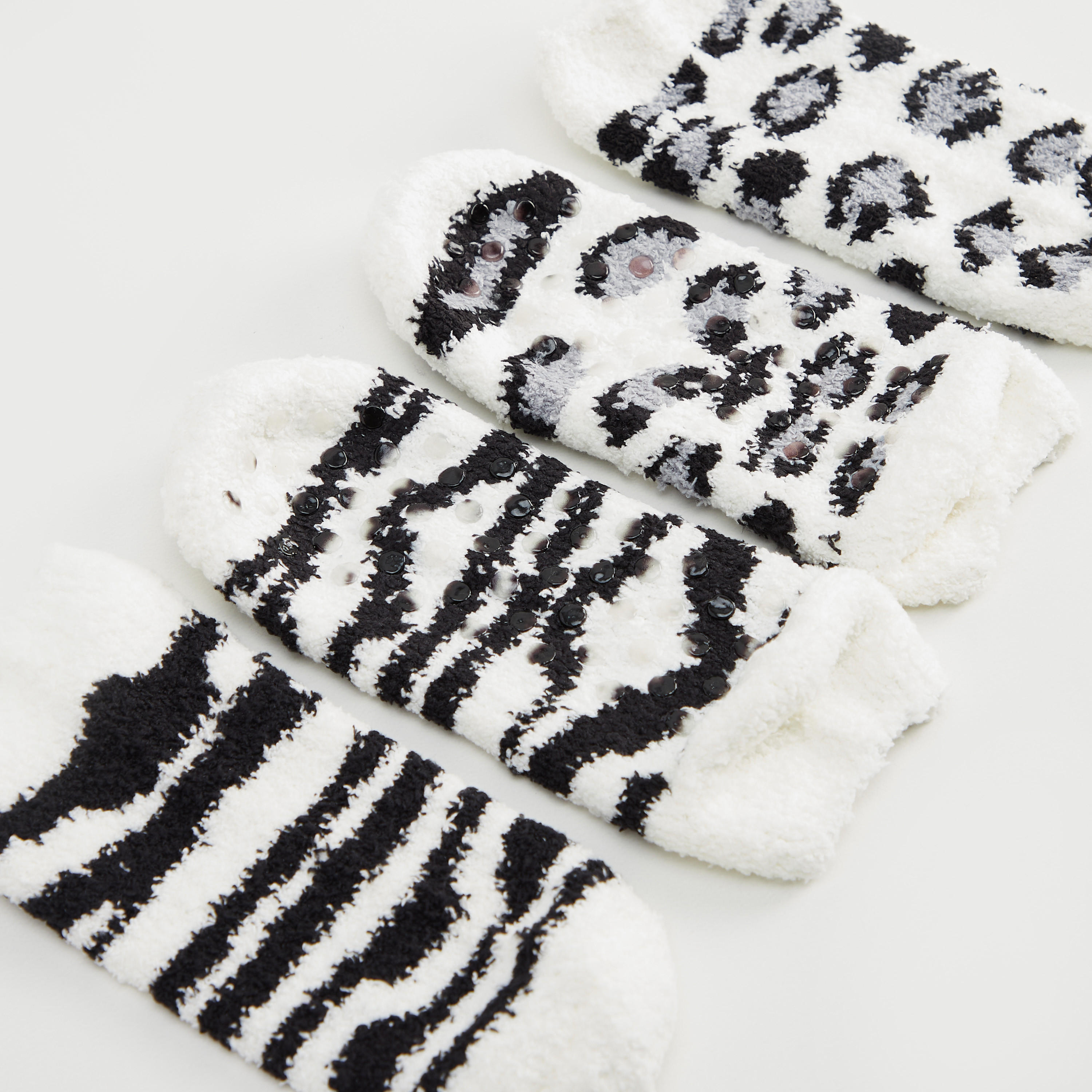 جوارب بطبعات حيوانات- طقم من 2-women-socksandstockings-image-4