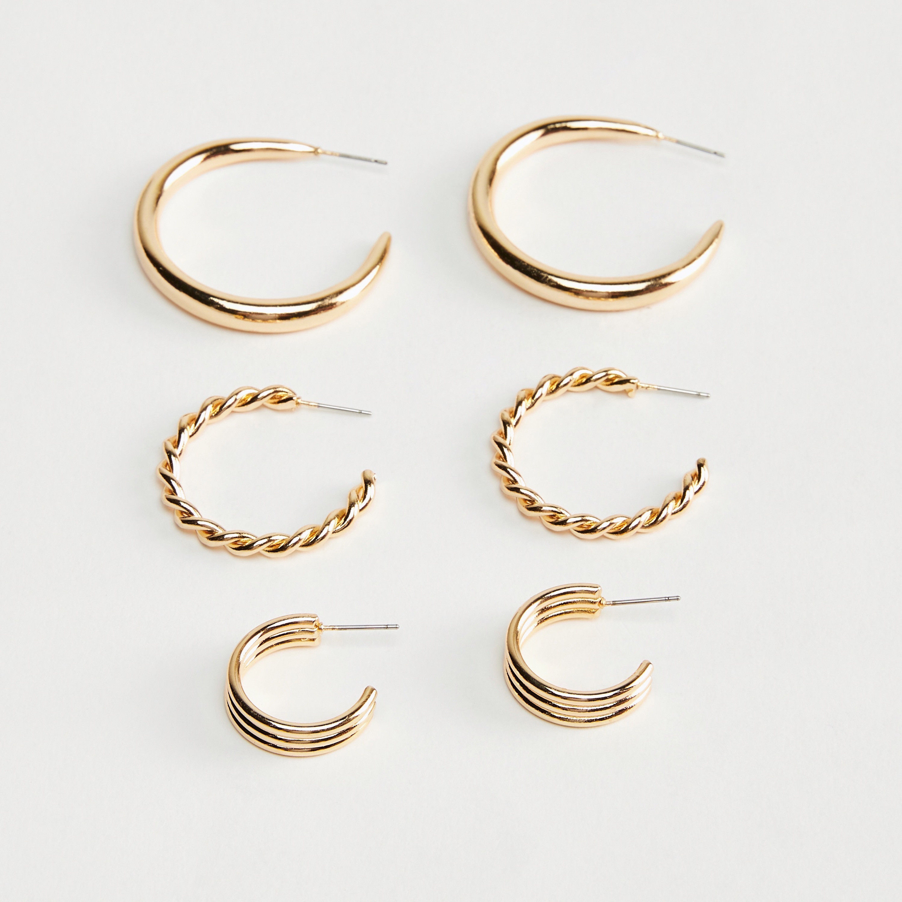أقراط ميتاليك متنوّعة بمكبس إغلاق خلفي من جلوو - طقم من 3-women-watchesandjewellery-jewellery-earrings-image-4