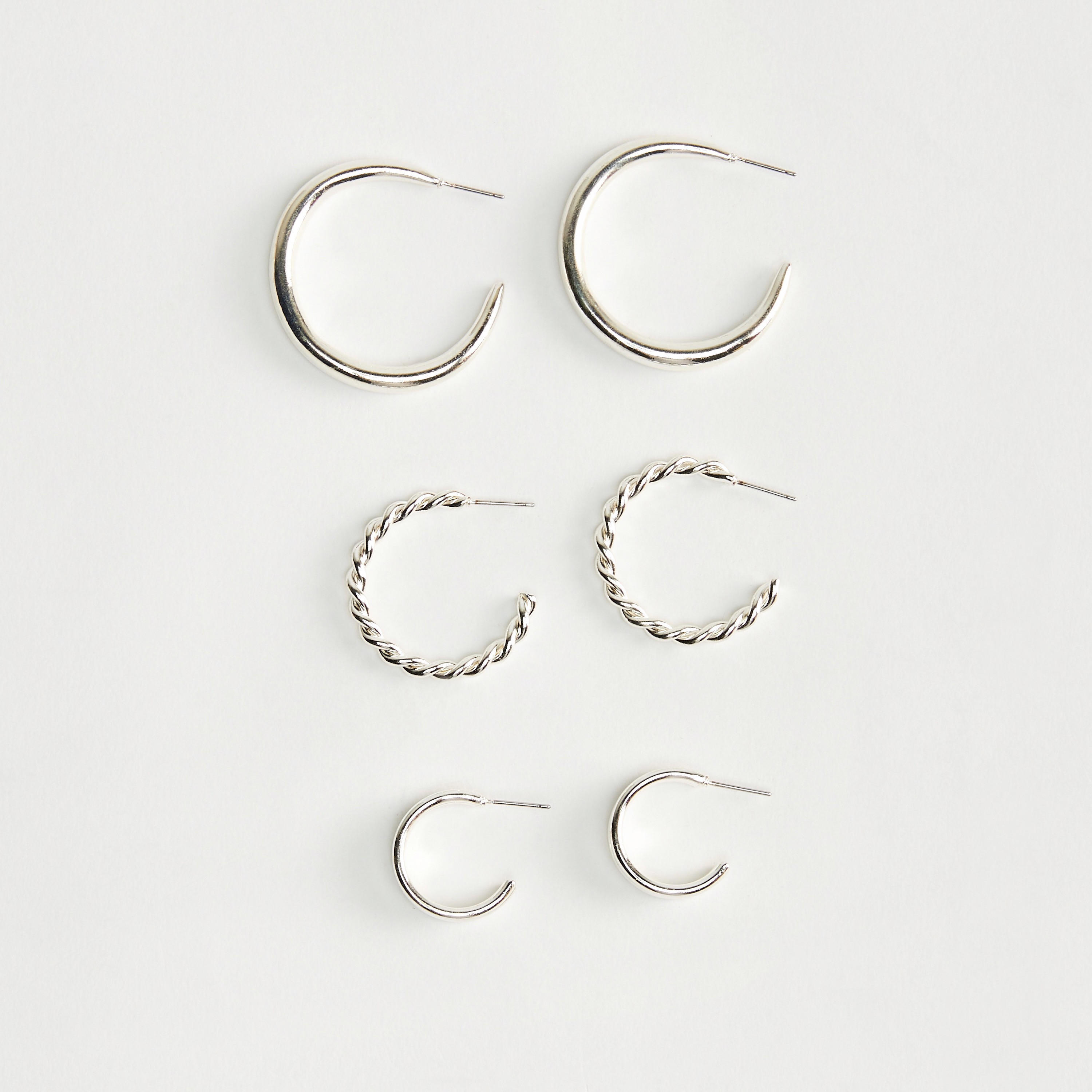 أقراط ميتاليك متنوّعة بمكبس إغلاق خلفي من جلوو - طقم من 3-women-watchesandjewellery-jewellery-earrings-image-1