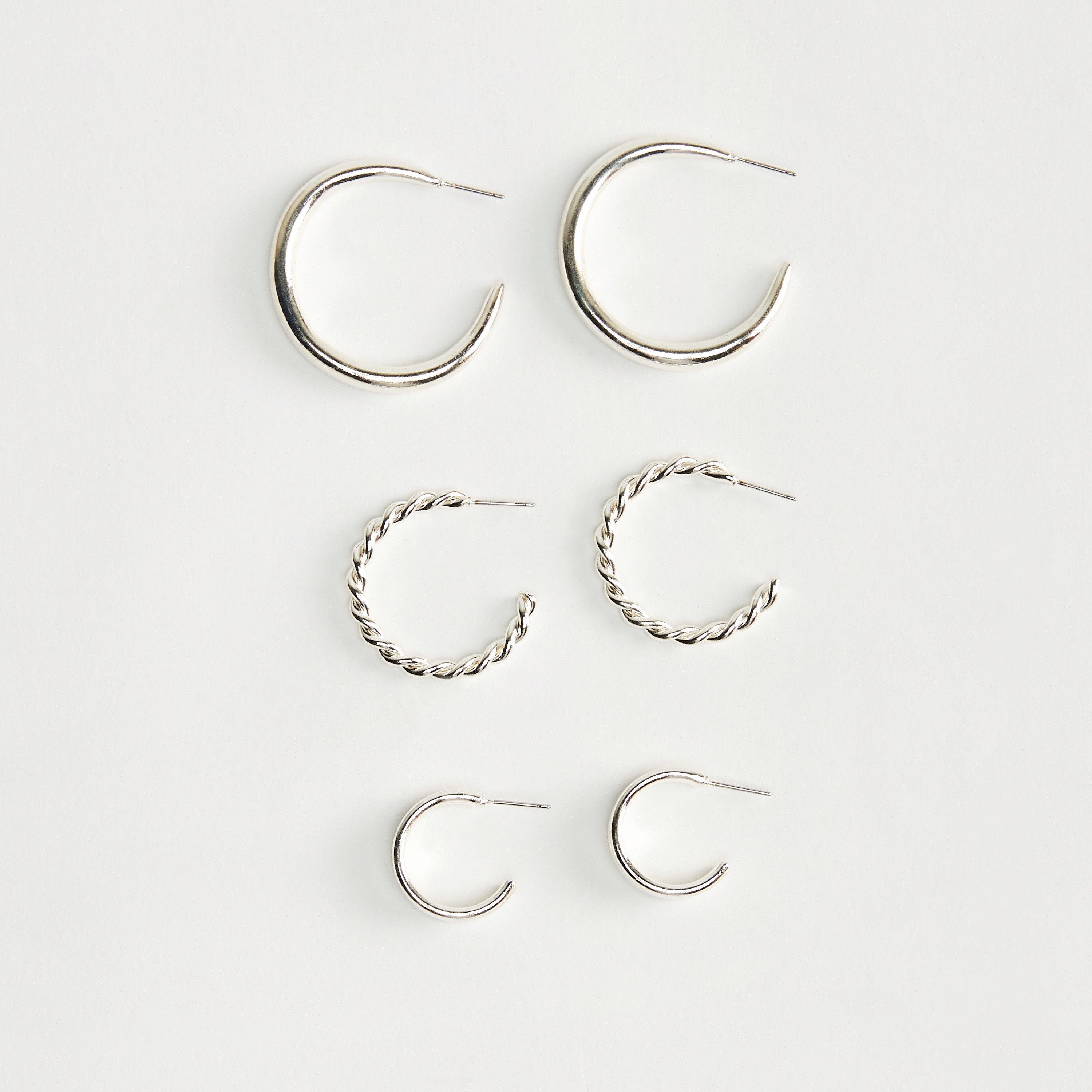 أقراط ميتاليك متنوّعة بمكبس إغلاق خلفي من جلوو - طقم من 3-women-watchesandjewellery-jewellery-earrings-image-1