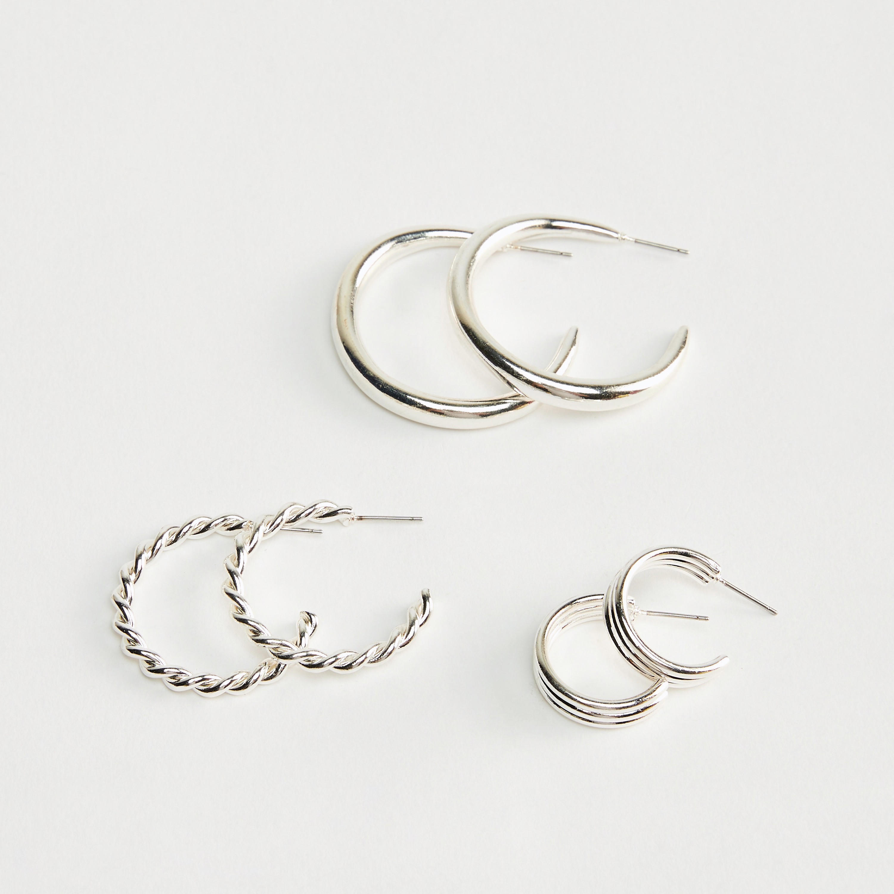 أقراط ميتاليك متنوّعة بمكبس إغلاق خلفي من جلوو - طقم من 3-women-watchesandjewellery-jewellery-earrings-image-2