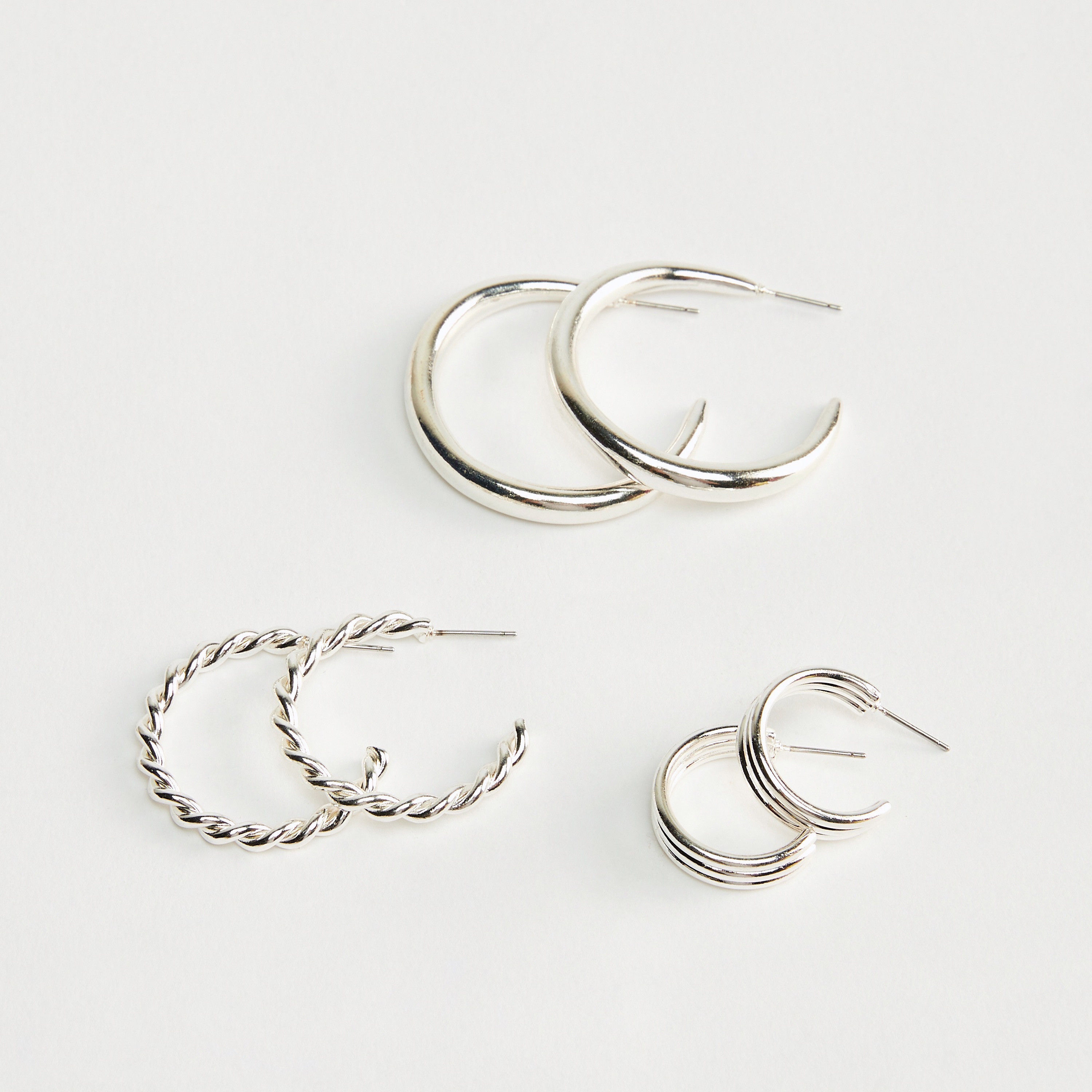أقراط ميتاليك متنوّعة بمكبس إغلاق خلفي من جلوو - طقم من 3-women-watchesandjewellery-jewellery-earrings-image-2