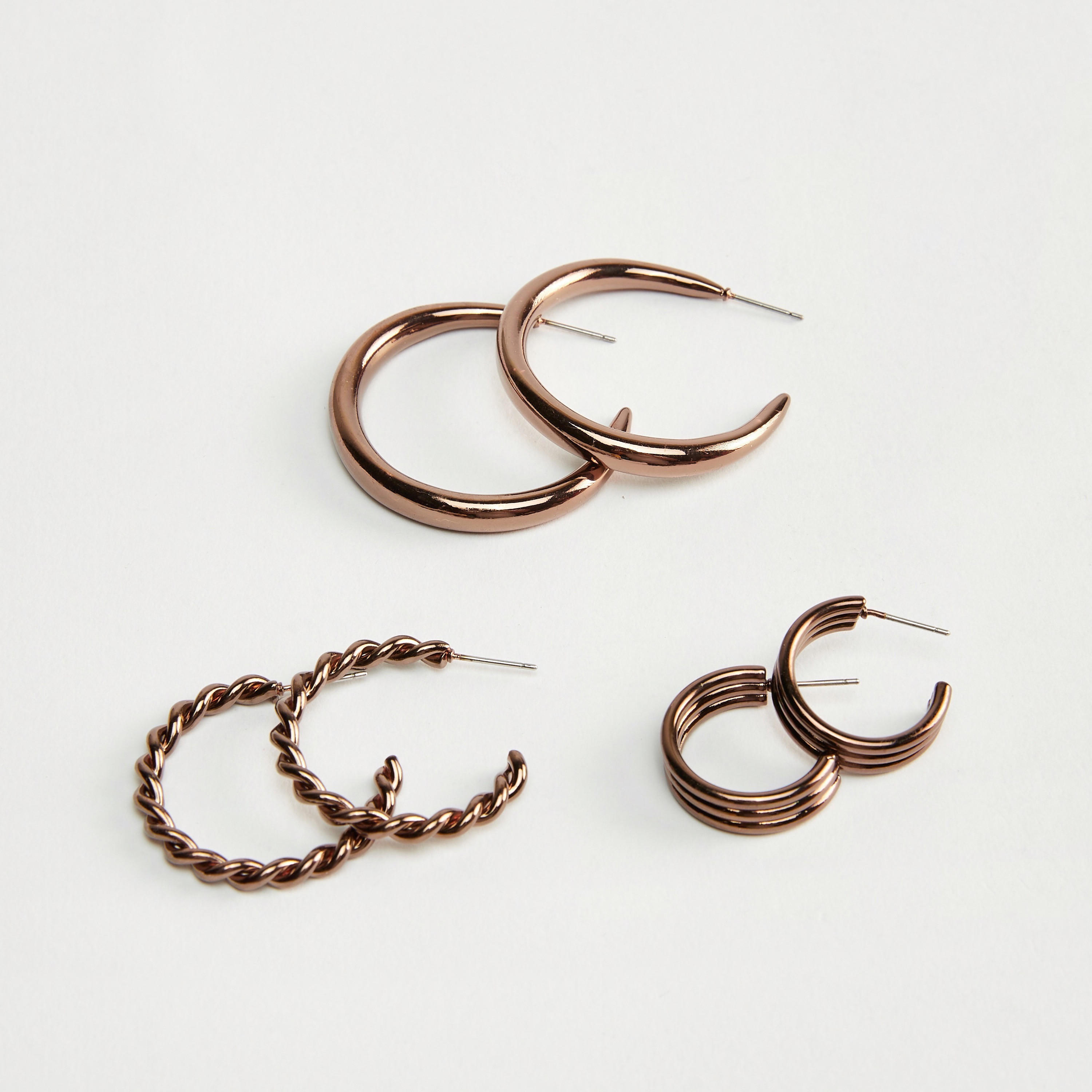 أقراط ميتاليك متنوّعة بمكبس إغلاق خلفي من جلوو - طقم من 3-women-watchesandjewellery-jewellery-earrings-image-8