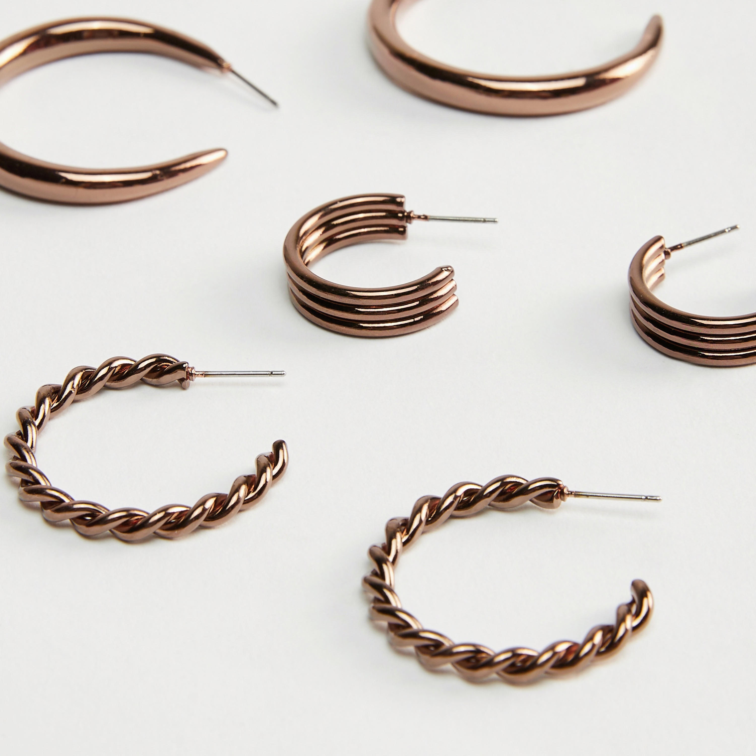 أقراط ميتاليك متنوّعة بمكبس إغلاق خلفي من جلوو - طقم من 3-women-watchesandjewellery-jewellery-earrings-image-9