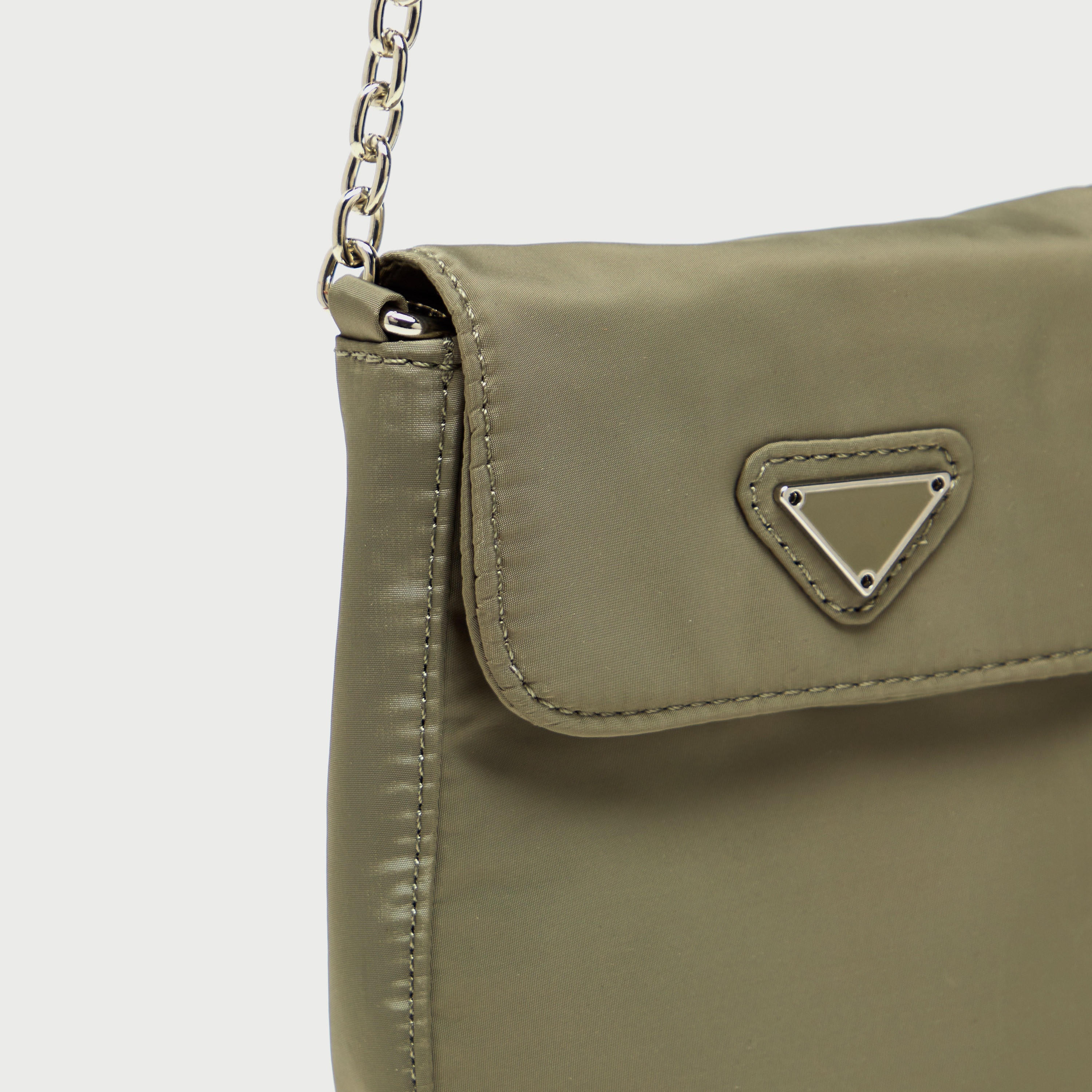 شنطة هاتف صغيرة سادة بحزام سلسلة وزر إغلاق مغناطيسي-women-bagsandwallets-handbags-image-3