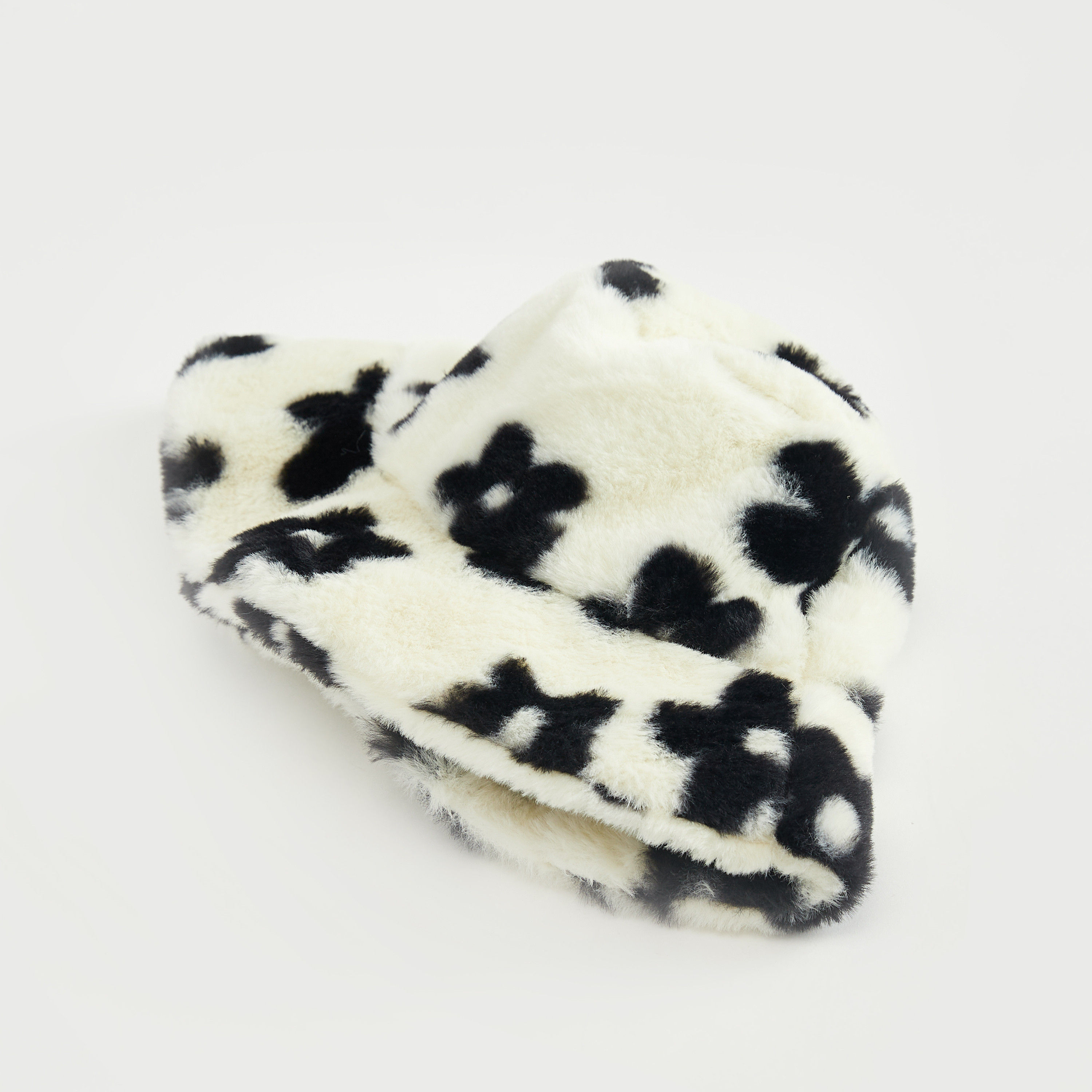 قبعة دلو فرو صناعي بزهور بارزة الملمس-women-clothingaccessories-capsandhats-image-5