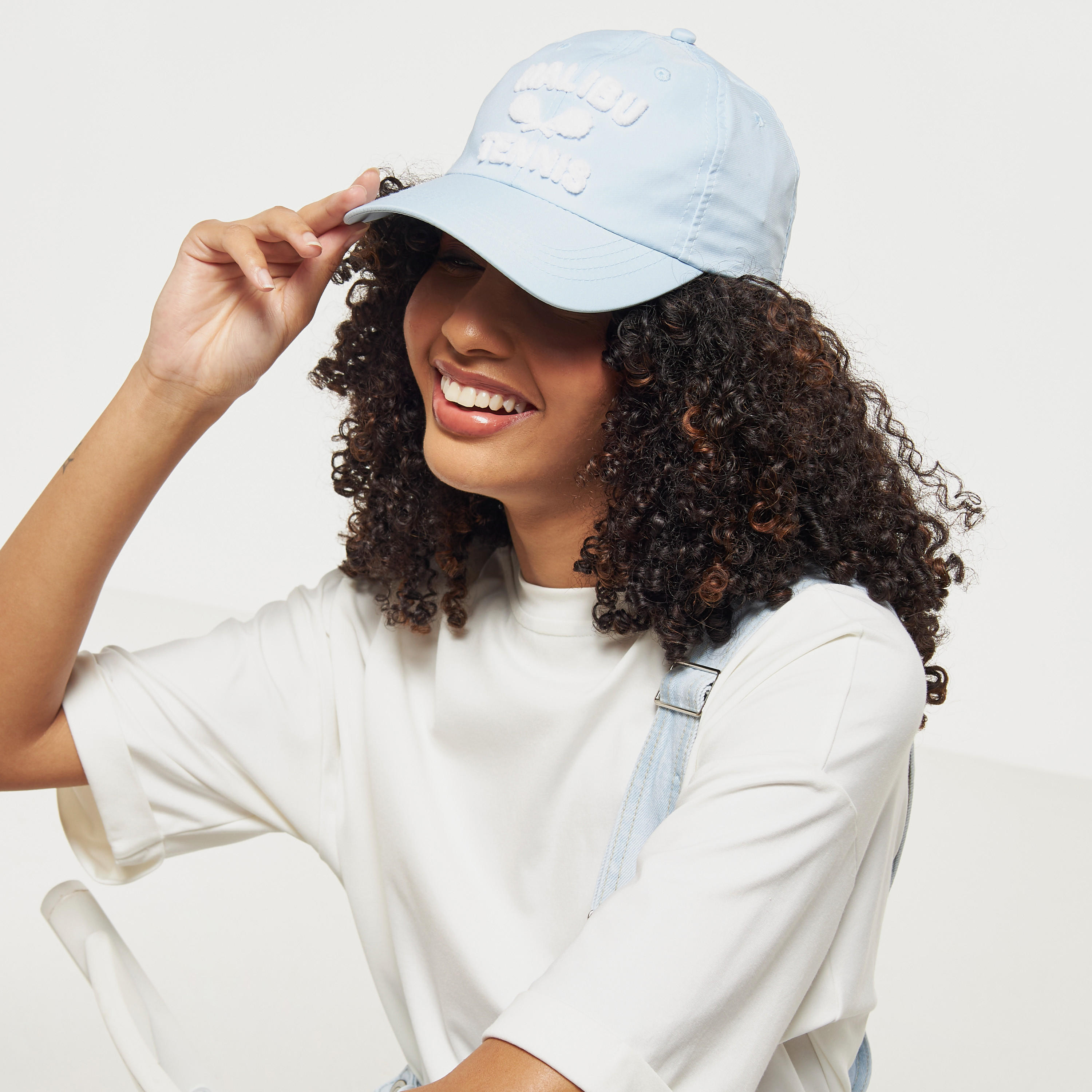كاب بحزام بشريط إغلاق لاصق-women-clothingaccessories-capsandhats-image-3