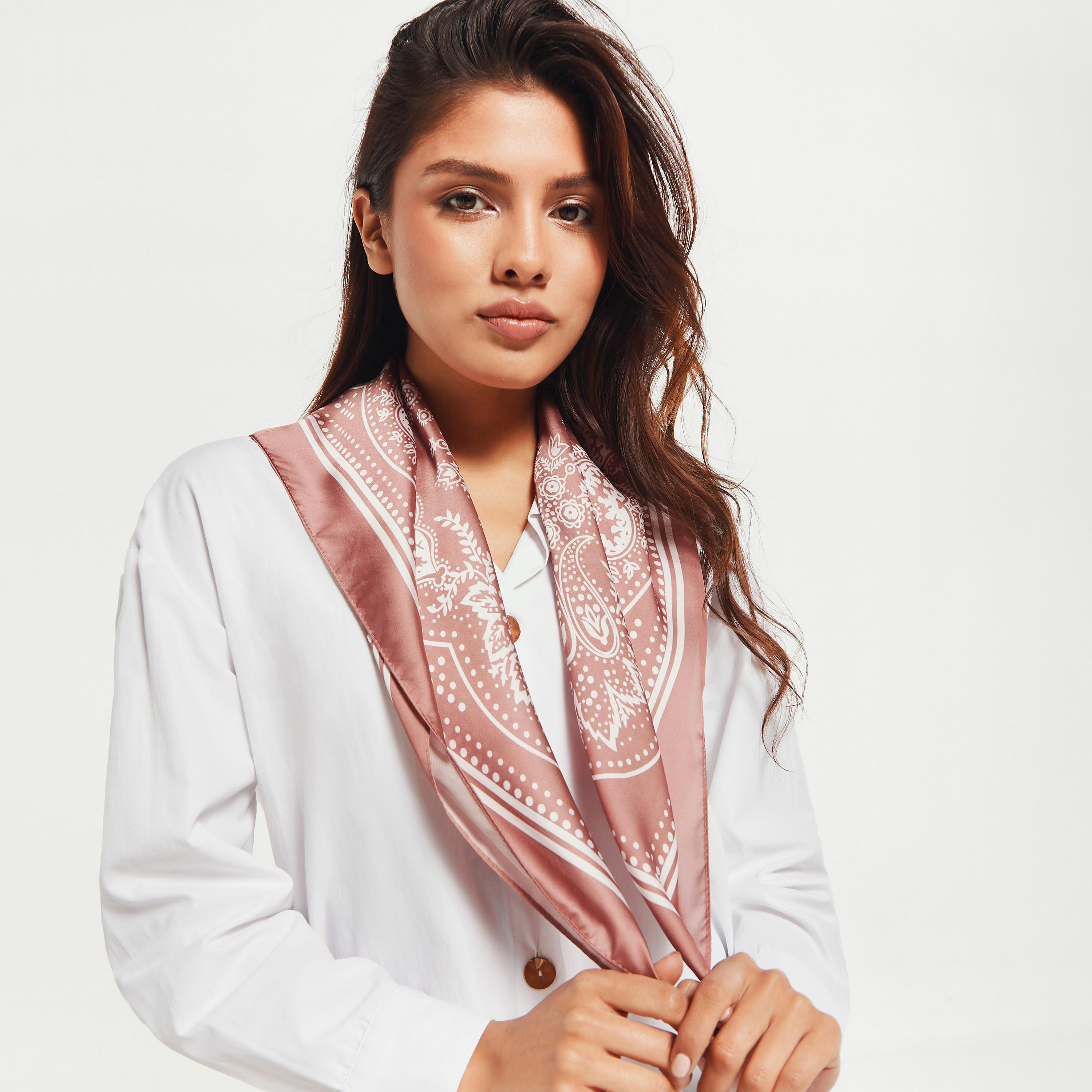 وشاح رقبة ساتن بطبعات بيزلي-women-clothingaccessories-scarves-image-2