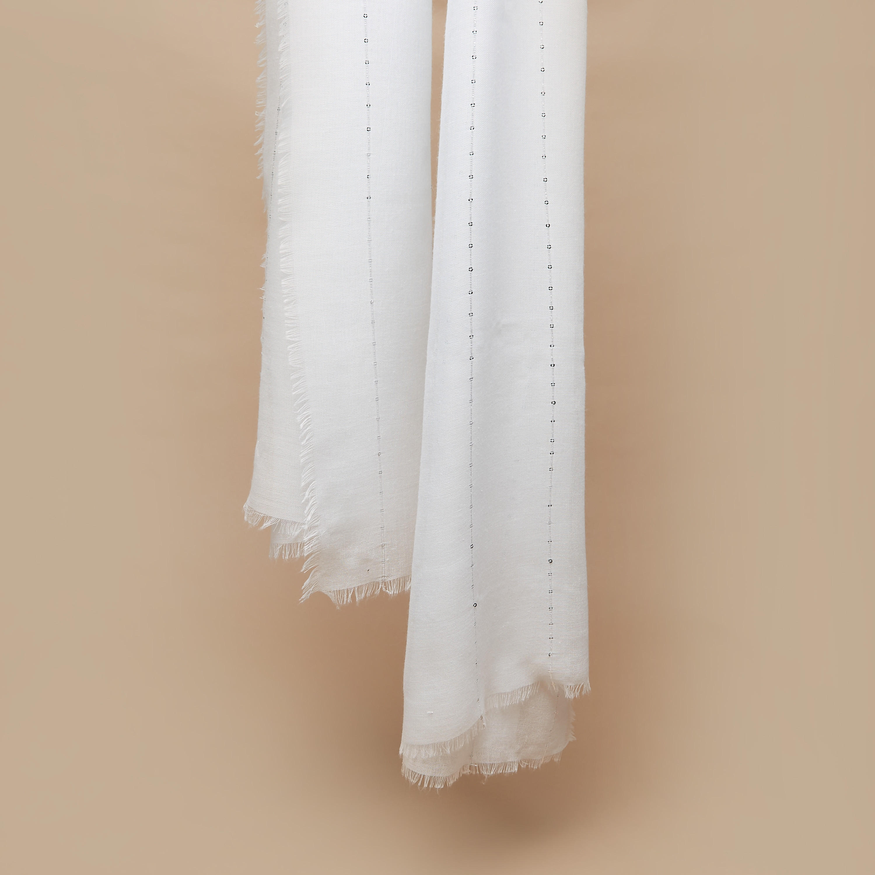 وشاح مزيّن بحواف شراشيب من جلوو-women-clothingaccessories-scarves-image-3
