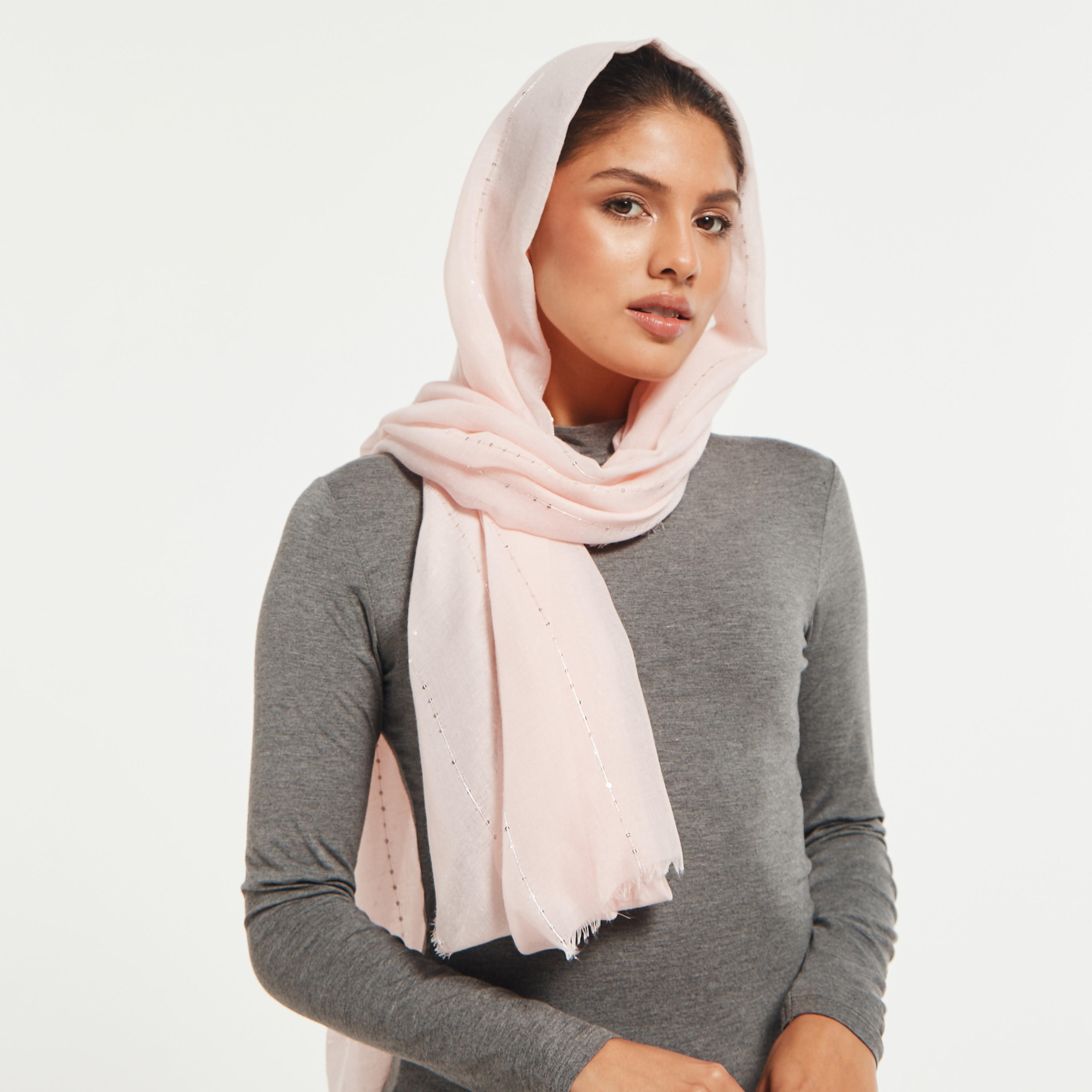 وشاح مزيّن بحواف شراشيب-women-clothingaccessories-scarves-image-1