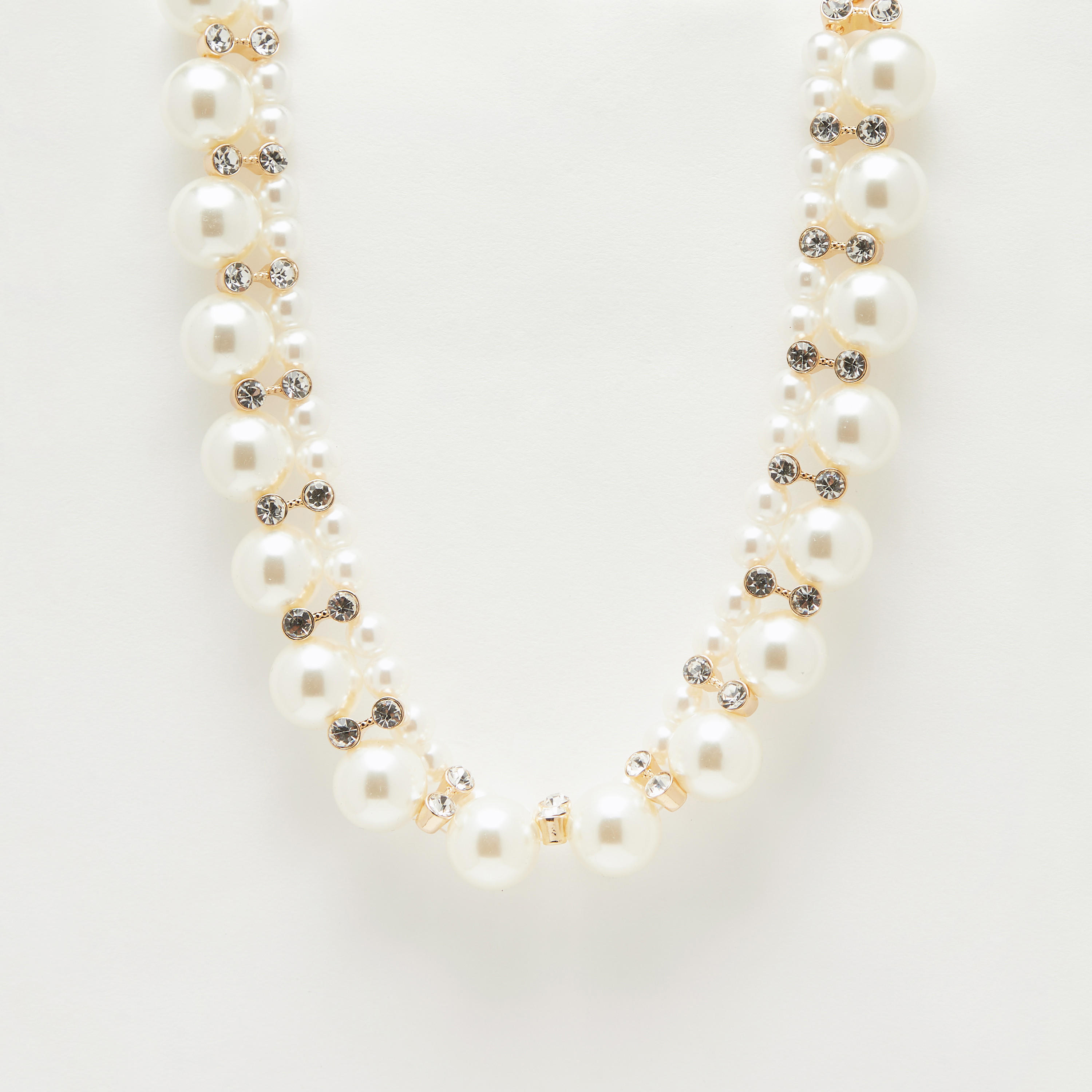 قلادة تشوكر متعددة الطبقات مزيّنة باللؤلؤ بمشبك إغلاق-women-watchesandjewellery-jewellery-necklacesandpendants-image-1