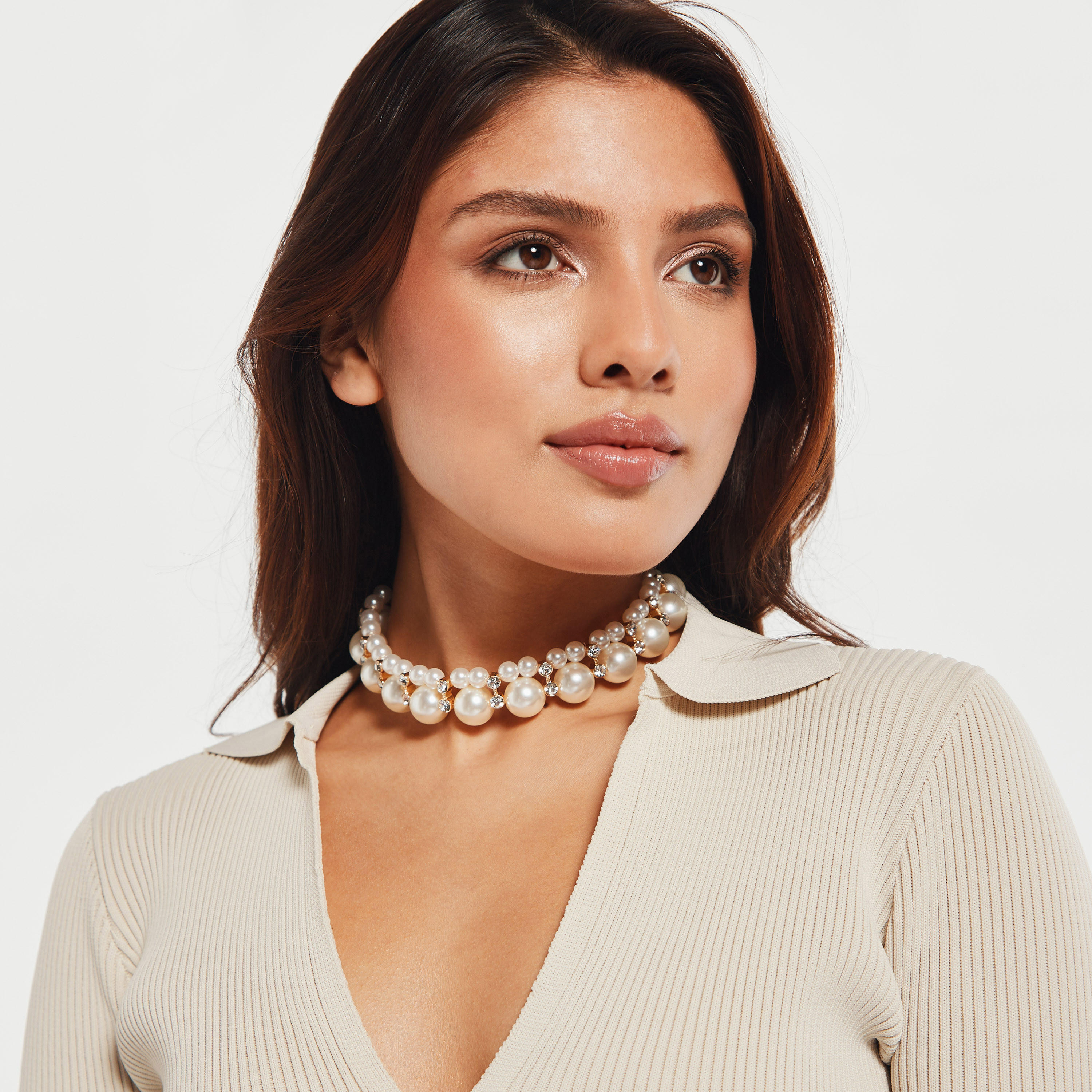 قلادة تشوكر متعددة الطبقات مزيّنة باللؤلؤ بمشبك إغلاق-women-watchesandjewellery-jewellery-necklacesandpendants-image-2