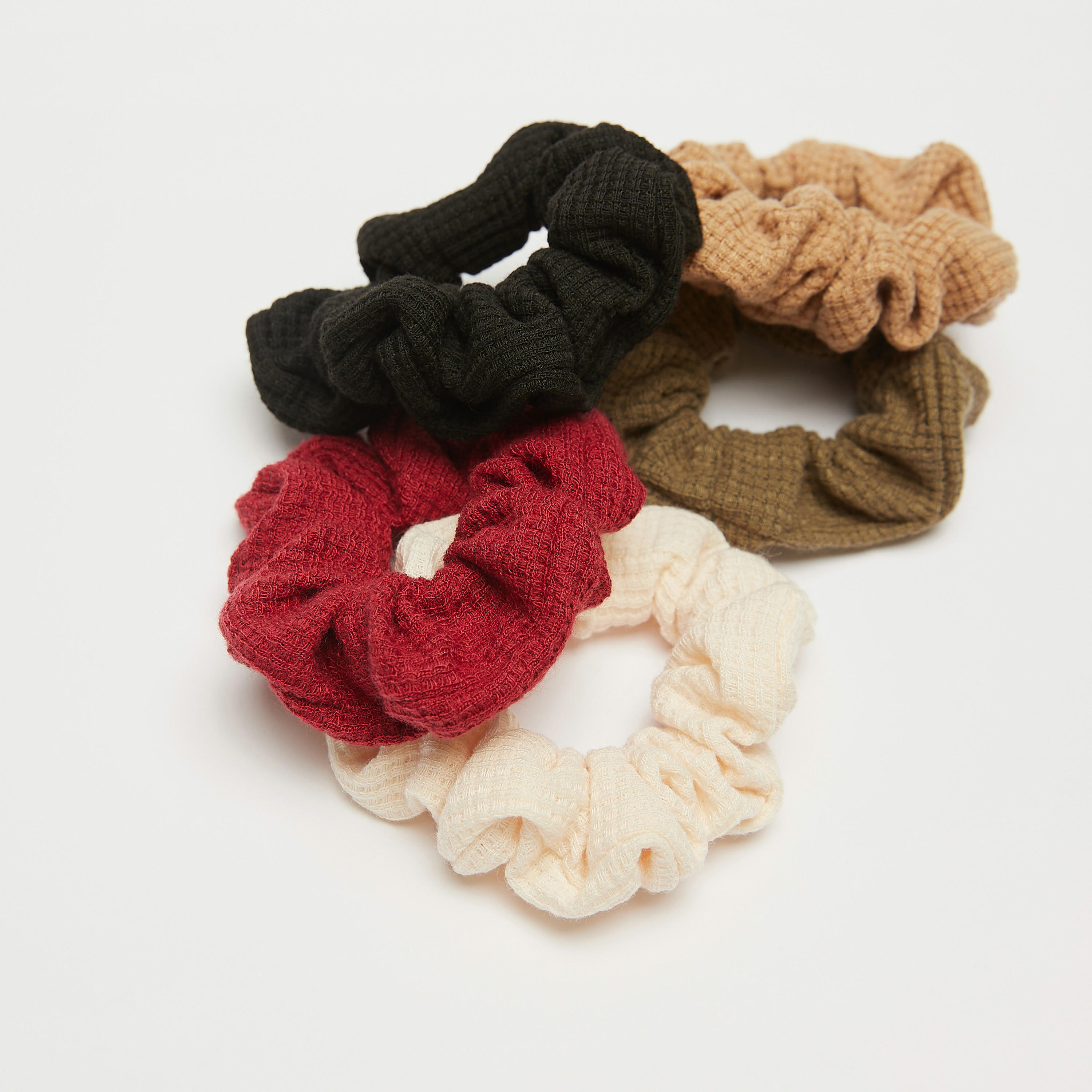 سكرانشي شعر من جلوو - طقم 5 قطع-women-hairaccessories-scrunchies-image-3