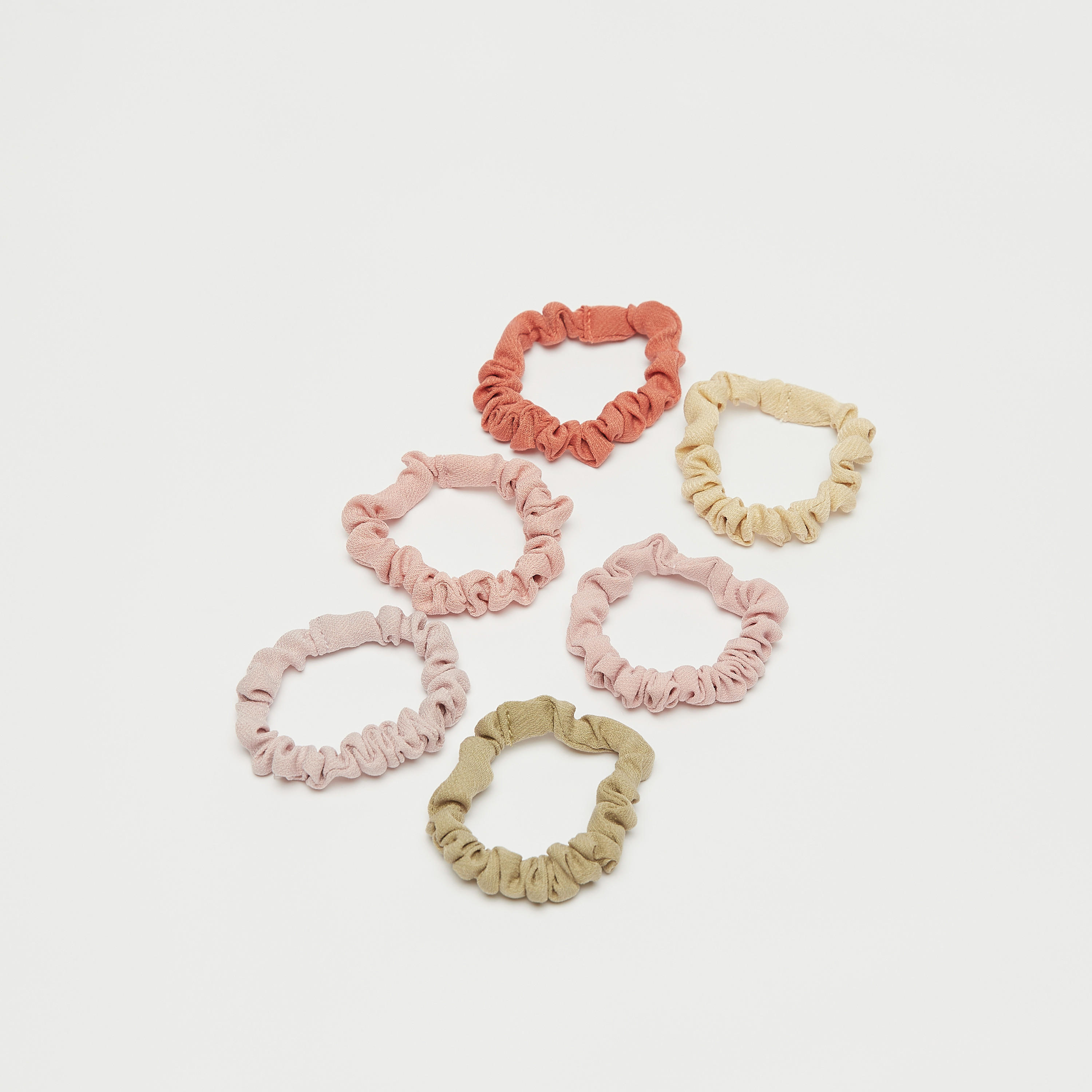 سكرانشي شعر مطاطي من جلوو - طقم 6 قطع-women-hairaccessories-image-2