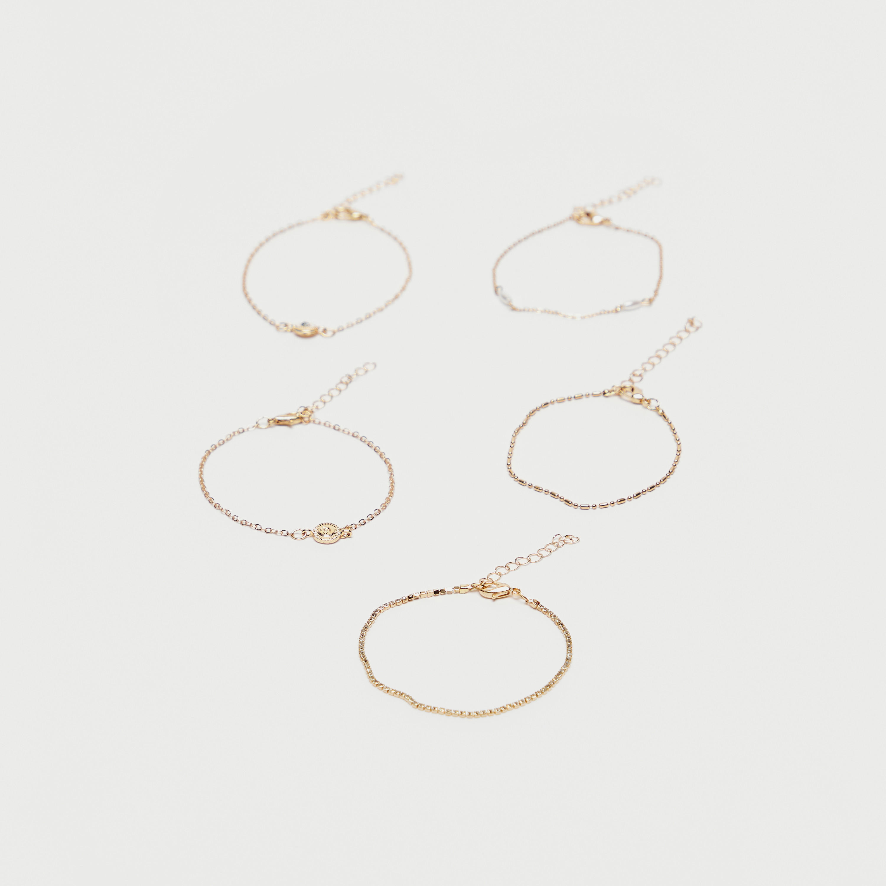 أساور من جلوو - طقم 5 قطع متنوّعة-women-watchesandjewellery-jewellery-banglesandbracelets-image-1