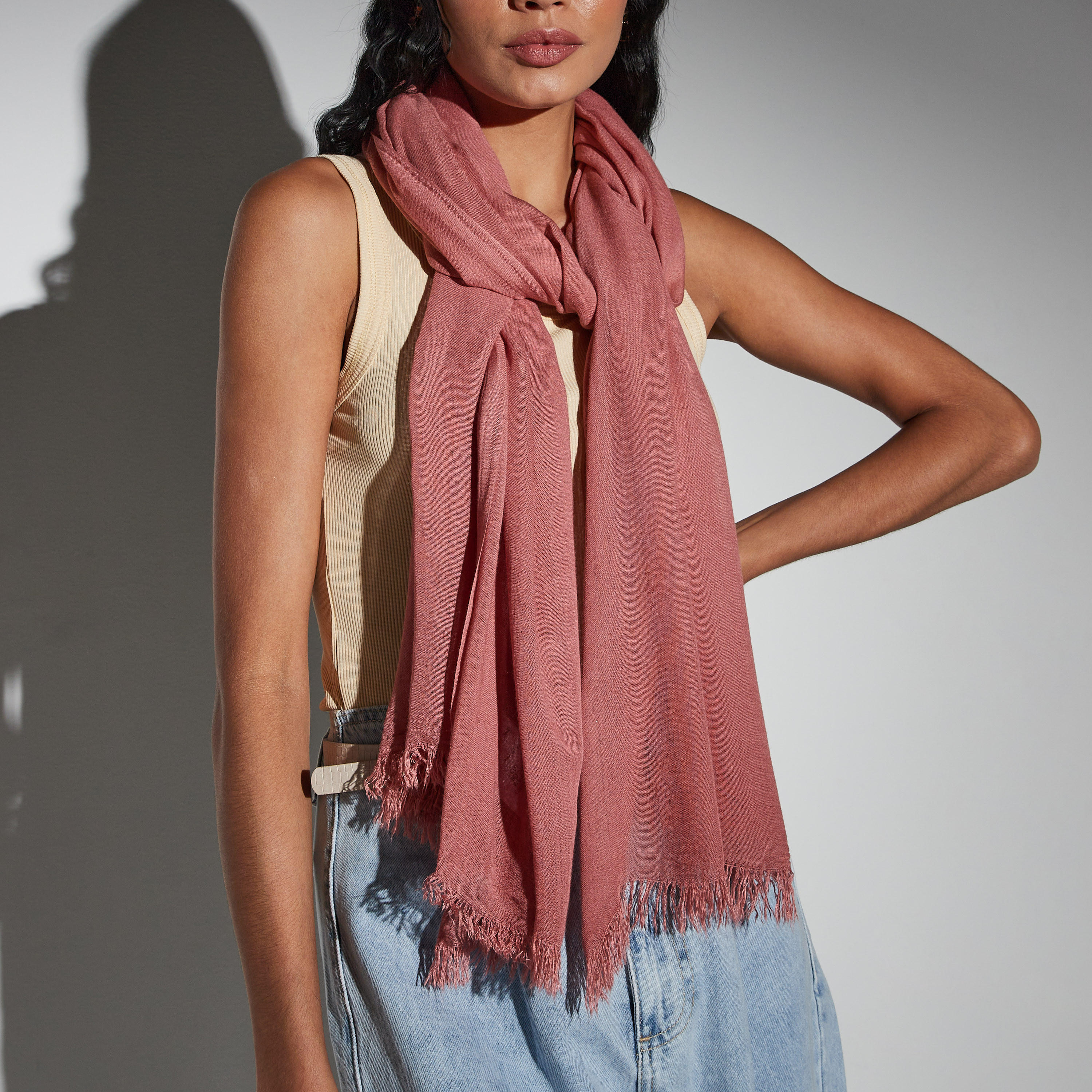 وشاح سادة مع حافة بشراشيب-women-clothingaccessories-scarves-image-3
