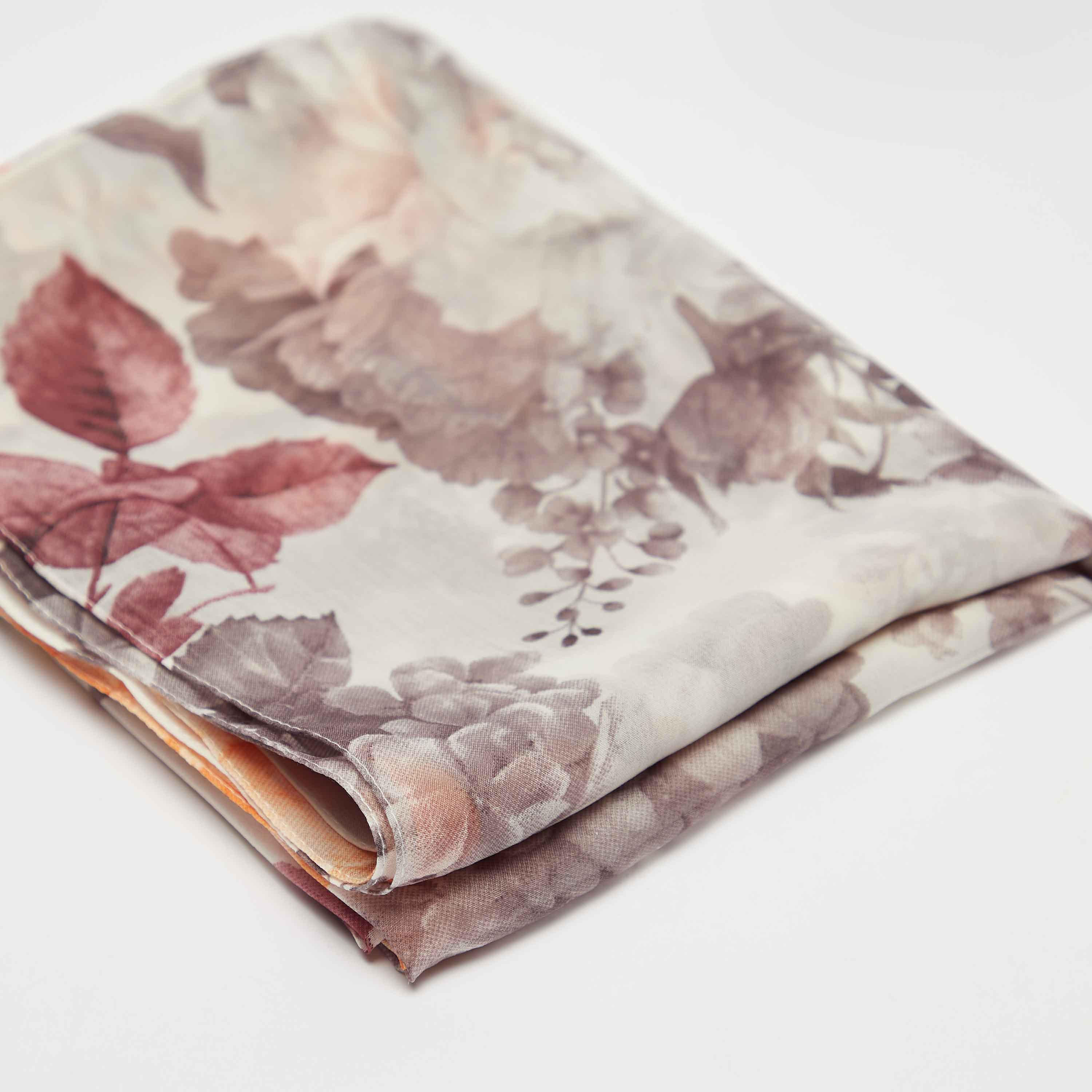 وشاح بطبعات زهور-women-clothingaccessories-scarves-image-3
