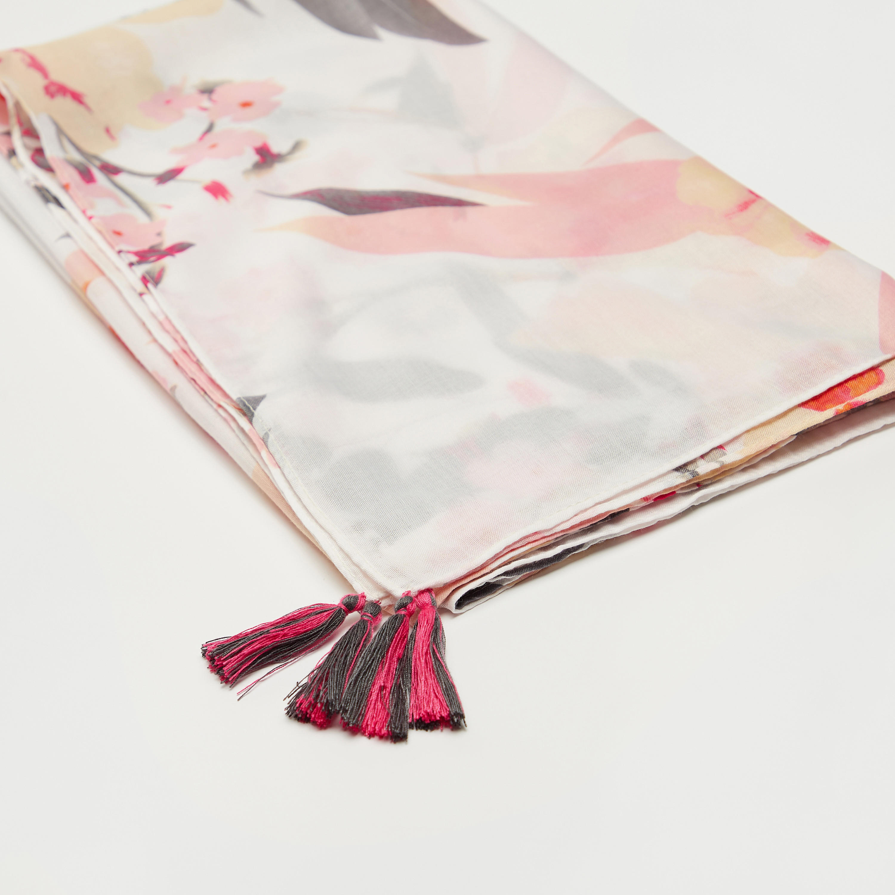 وشاح بطبعات أزهار وشرابات-women-clothingaccessories-scarves-image-3
