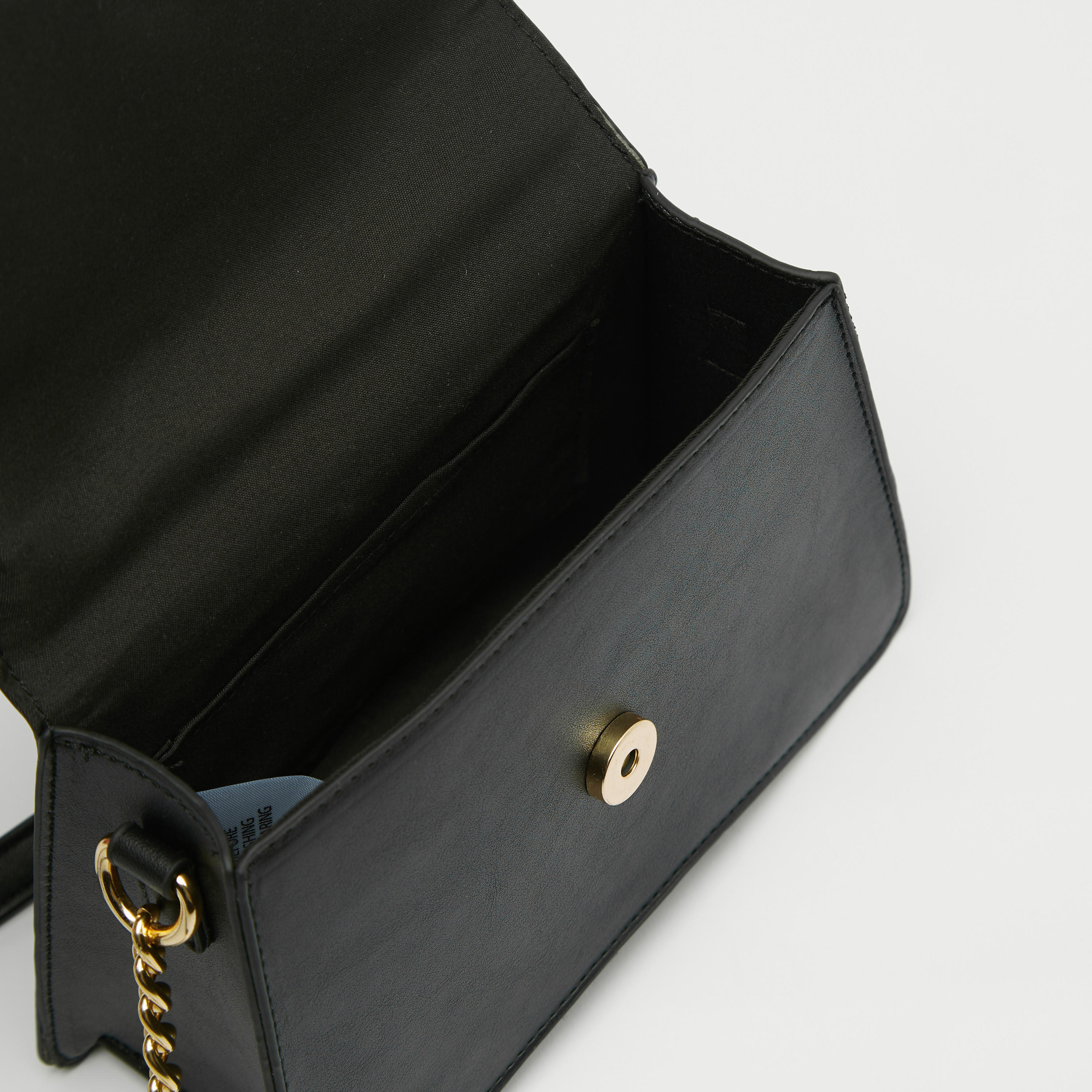 شنطة كروس بودي سادة بحزام مزين بسلسلة وطية إغلاق-women-bagsandwallets-handbags-image-1
