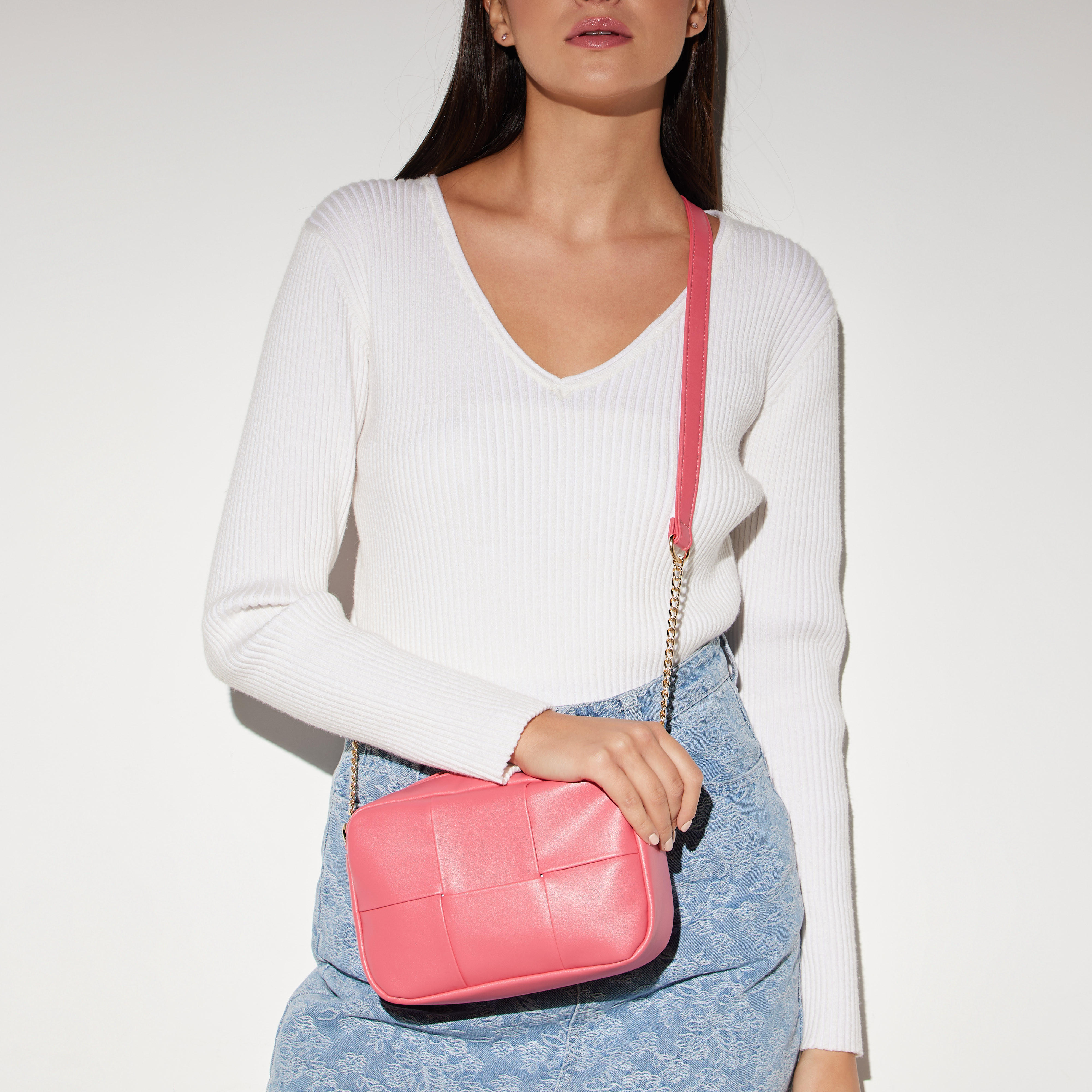 شنطة كروس بودي سادة بحزام مزين بسلسلة وسحاب إغلاق-women-bagsandwallets-handbags-image-2