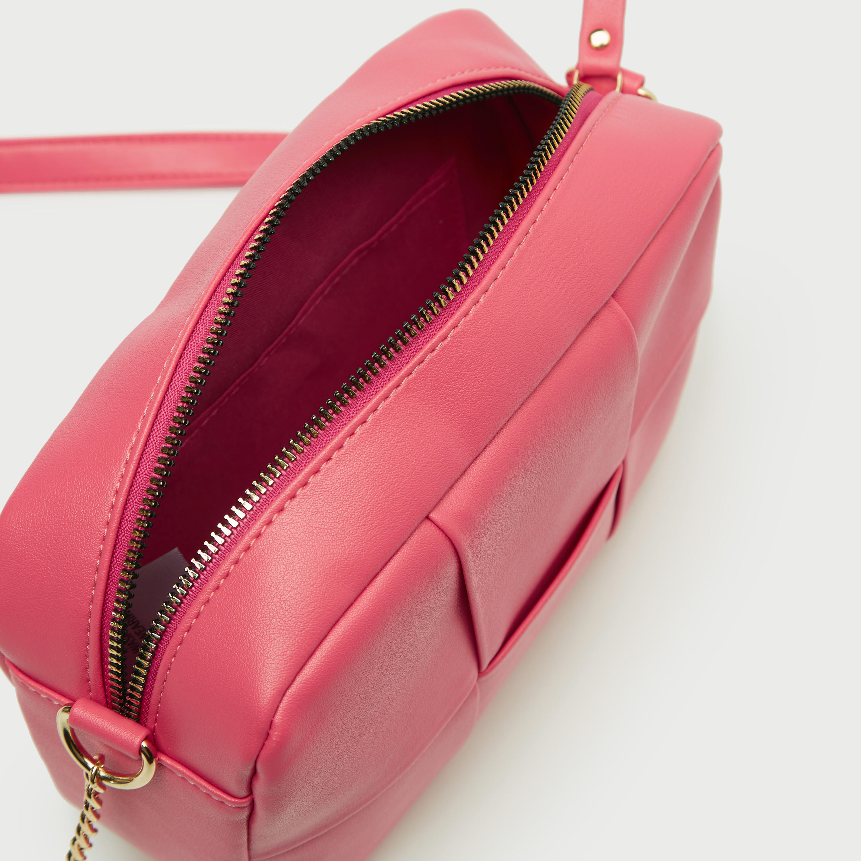 شنطة كروس بودي سادة بحزام مزين بسلسلة وسحاب إغلاق-women-bagsandwallets-handbags-image-5