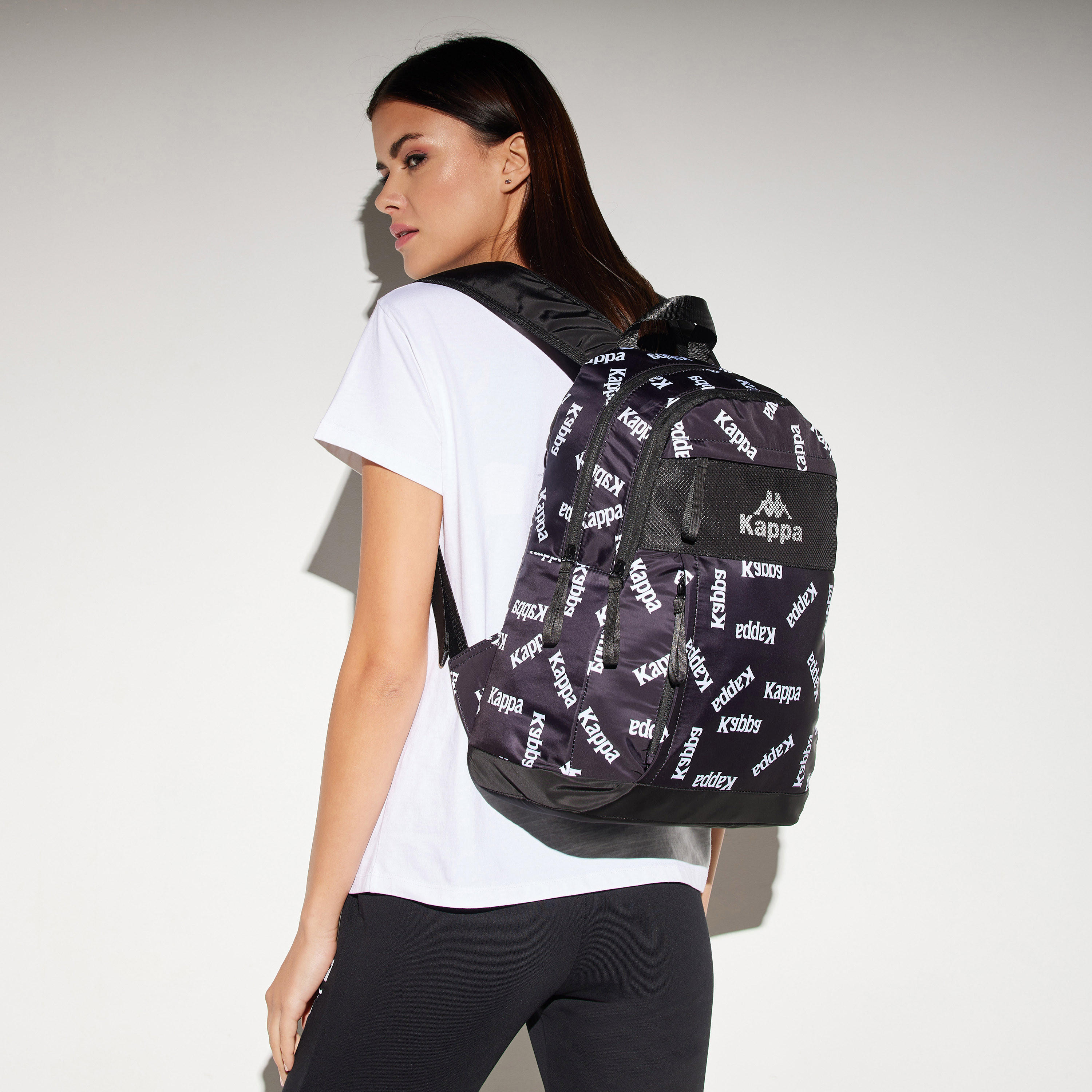شنطة ظهر بأحزمة قابلة للتعديل وسحّاب إغلاق وطبعات شعار من كابا-women-clothing-sportswearandactivewear-accessories-image-2