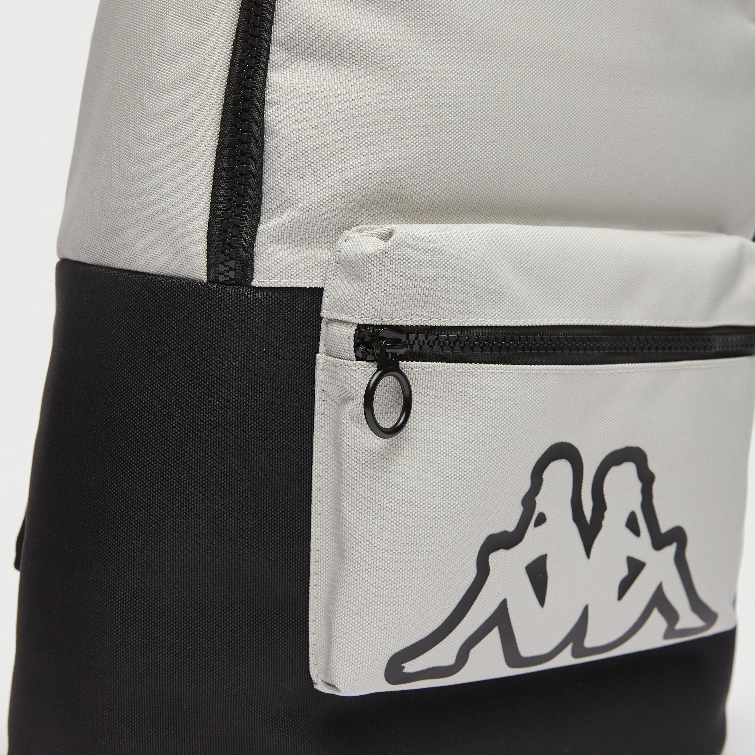شنطة ظهر بأحزمة قابلة للتعديل وسحاب إغلاق وجيب وطبعات من كابا-women-clothing-sportswearandactivewear-accessories-image-2