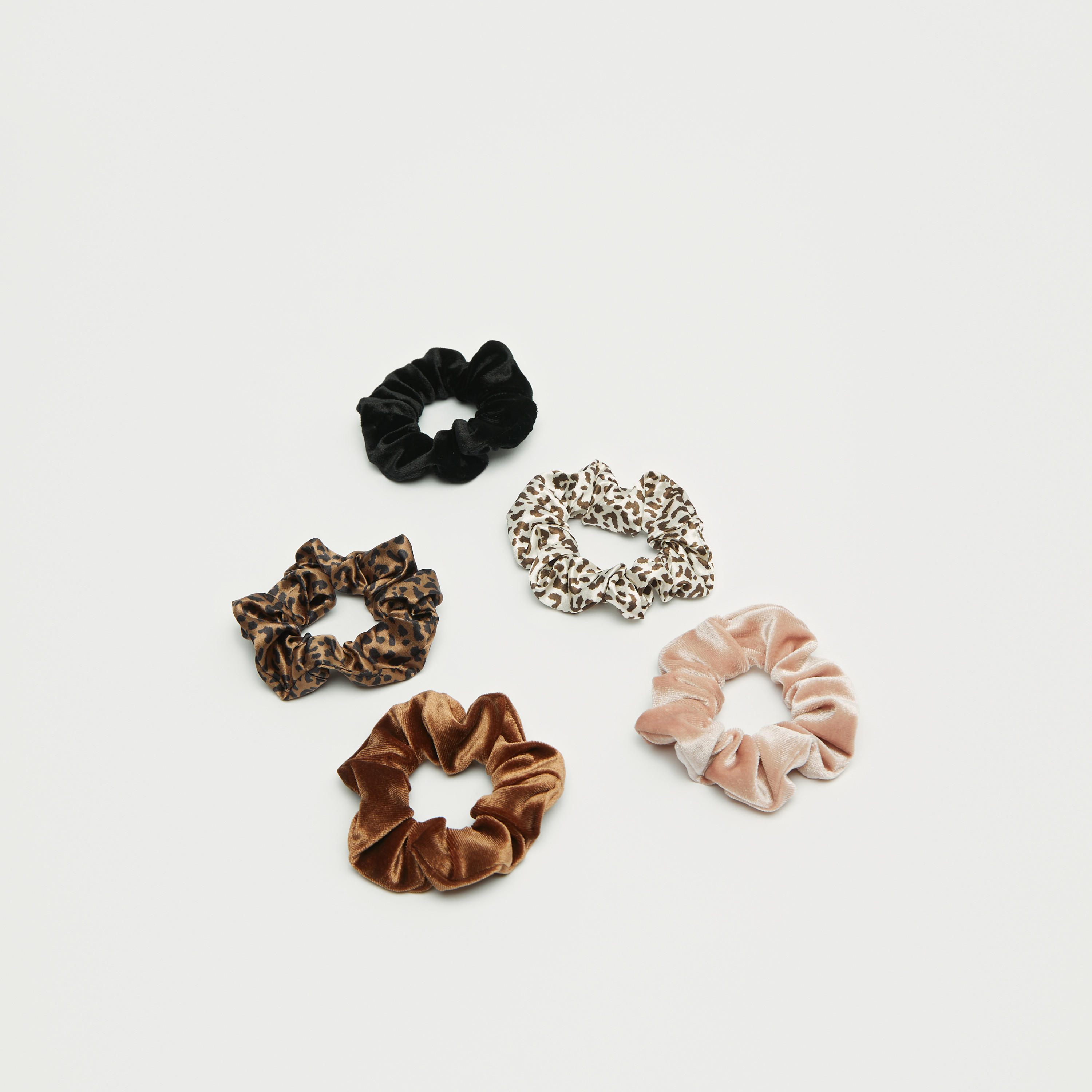 ربطات شعر سكرانشي مطاطية - طقم 5 قطع-women-hairaccessories-image-1