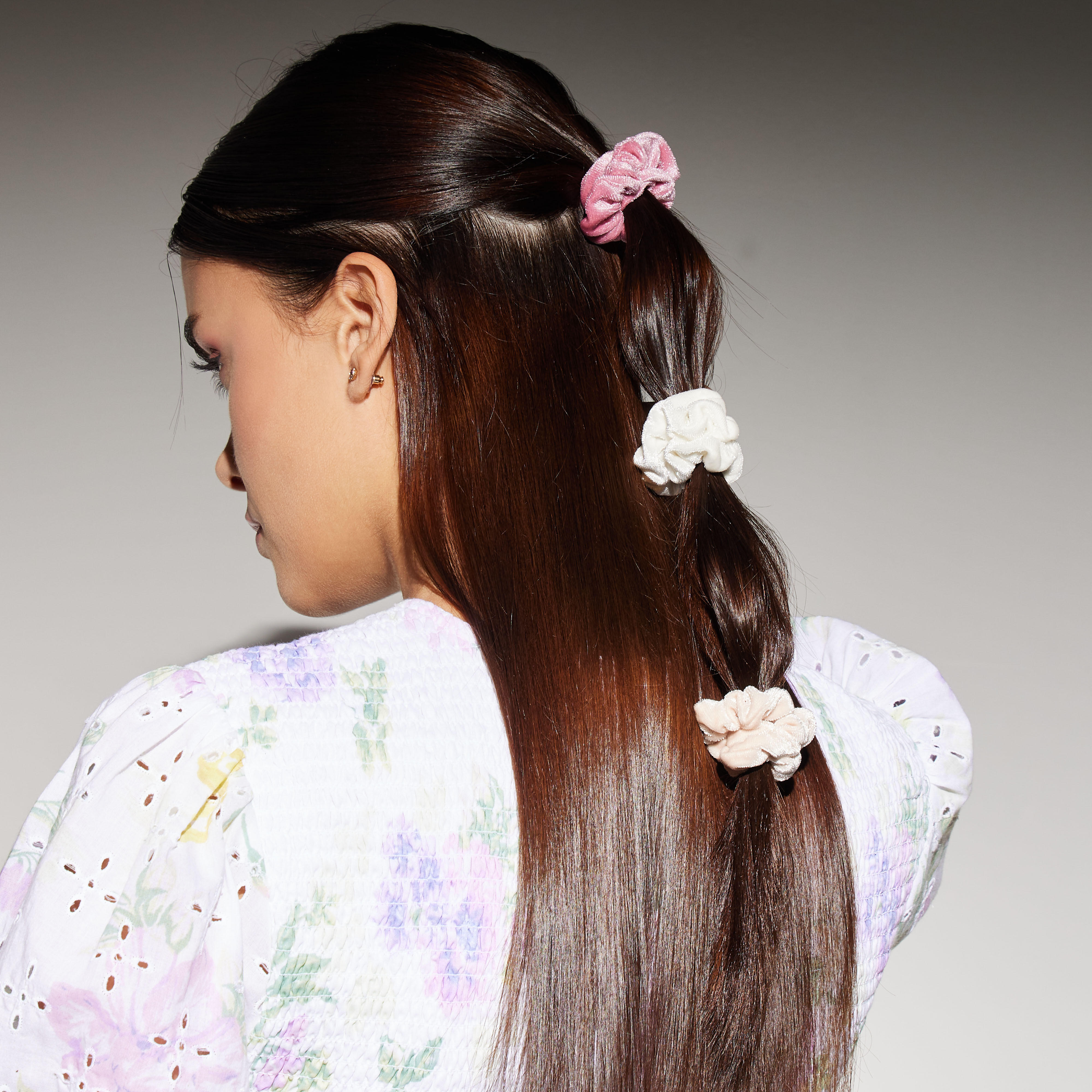 ربطات سكرانشي مخملية سادة - طقم من 6 قطع-women-hairaccessories-image-3