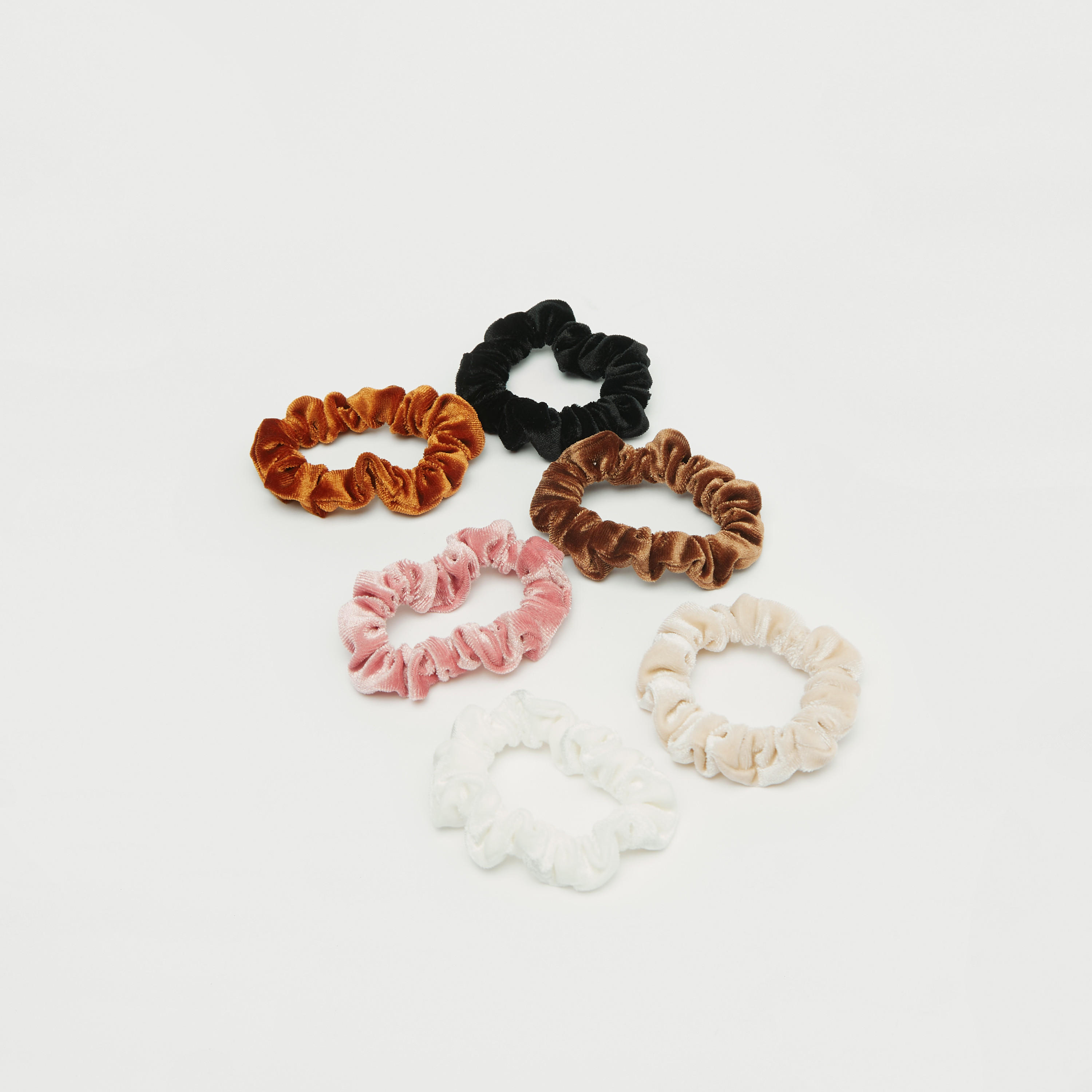 ربطات سكرانشي مخملية سادة - طقم من 6 قطع-women-hairaccessories-image-2