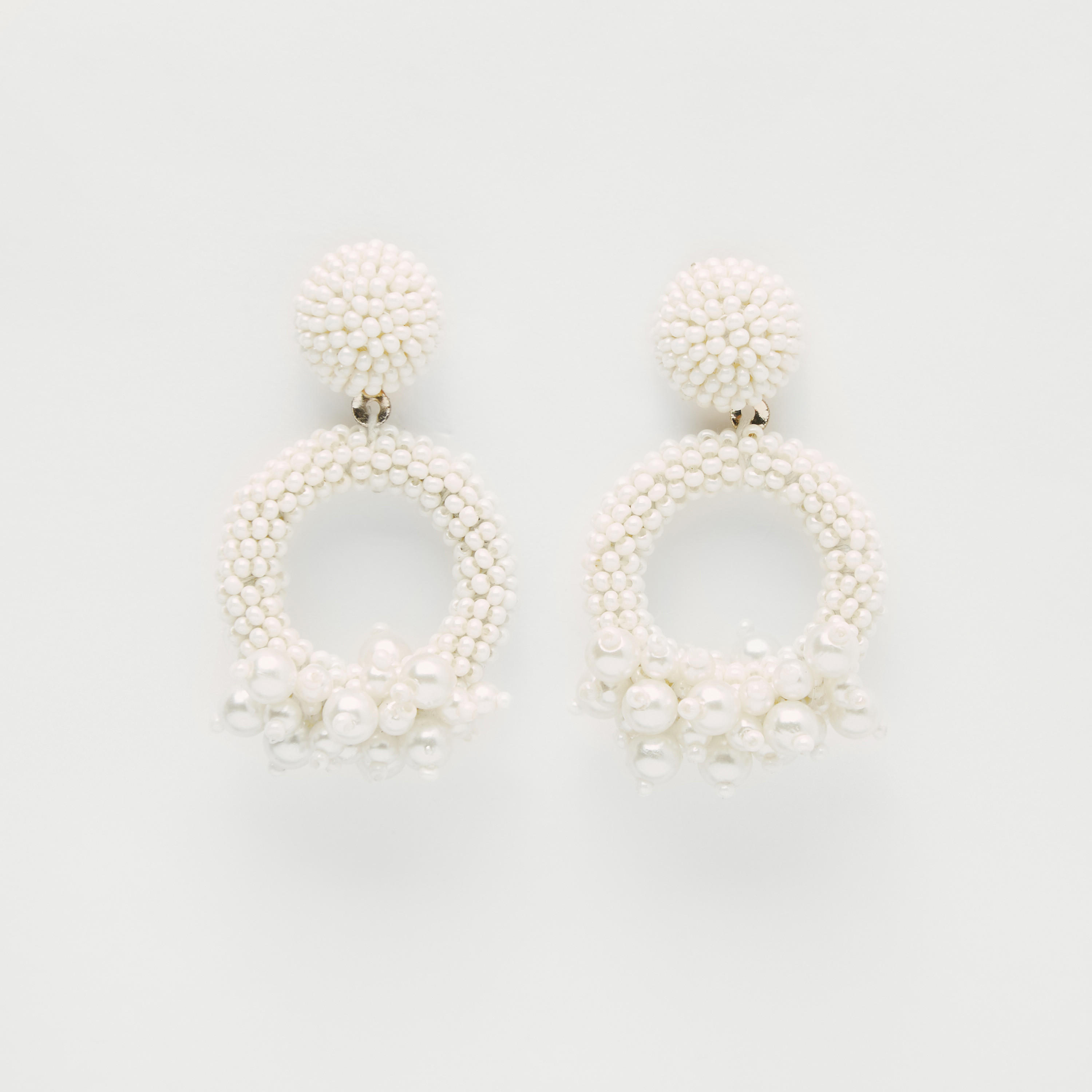 أقراط بزينة لؤلؤ ومكبس إغلاق-women-watchesandjewellery-jewellery-earrings-image-1