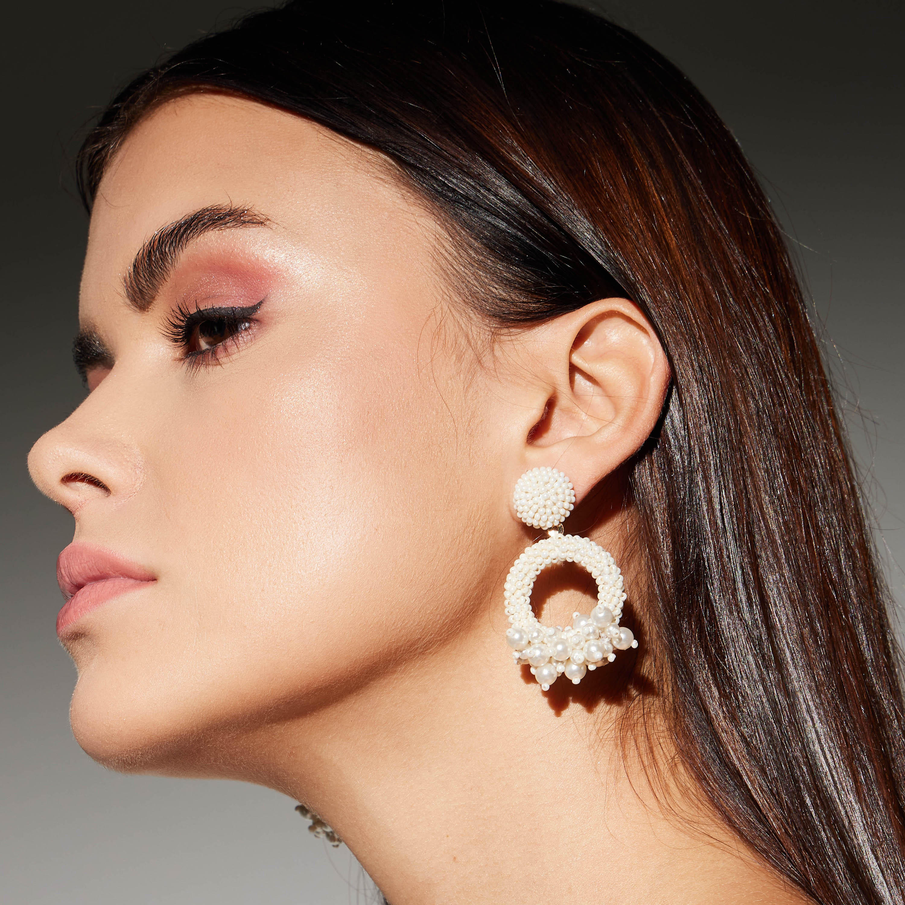 أقراط بزينة لؤلؤ ومكبس إغلاق-women-watchesandjewellery-jewellery-earrings-image-2
