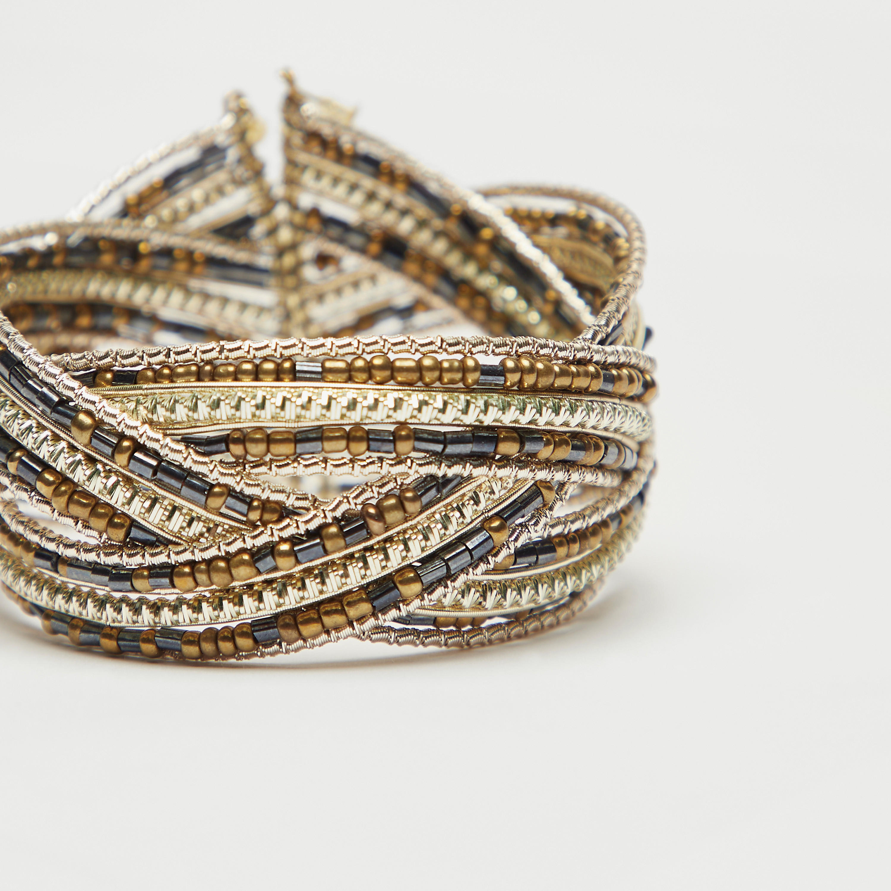 سوار ميتاليك مزين بالخرز-women-watchesandjewellery-jewellery-banglesandbracelets-image-1