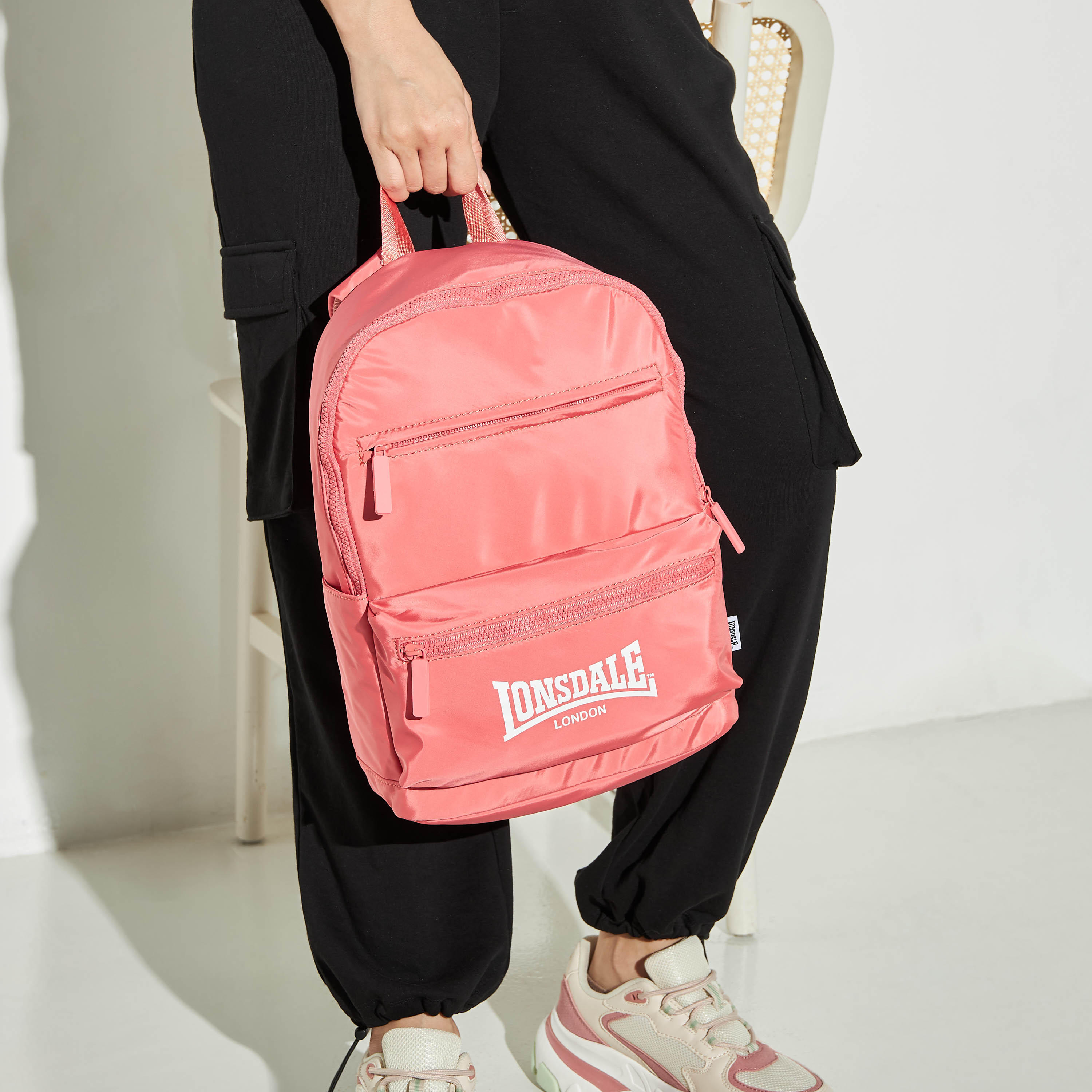 شنطة ظهر بسحاب إغلاق وحمالات قابلة للتعديل وطبعات من لونسديل-women-bagsandwallets-backpacks-image-4