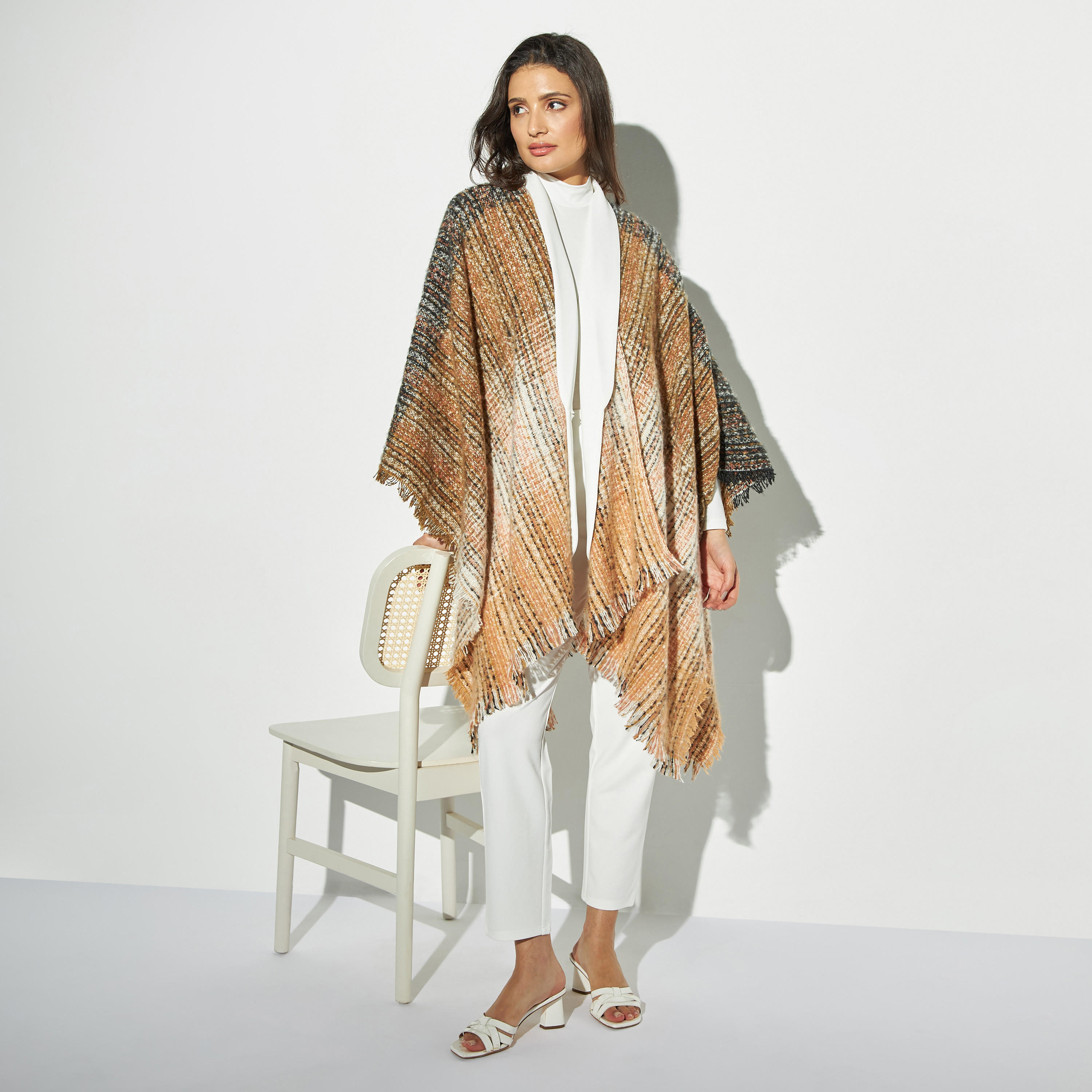 سترة فضفاضة بارزة الملمس بوكليه بحواف كشكش-women-clothingaccessories-scarves-image-2