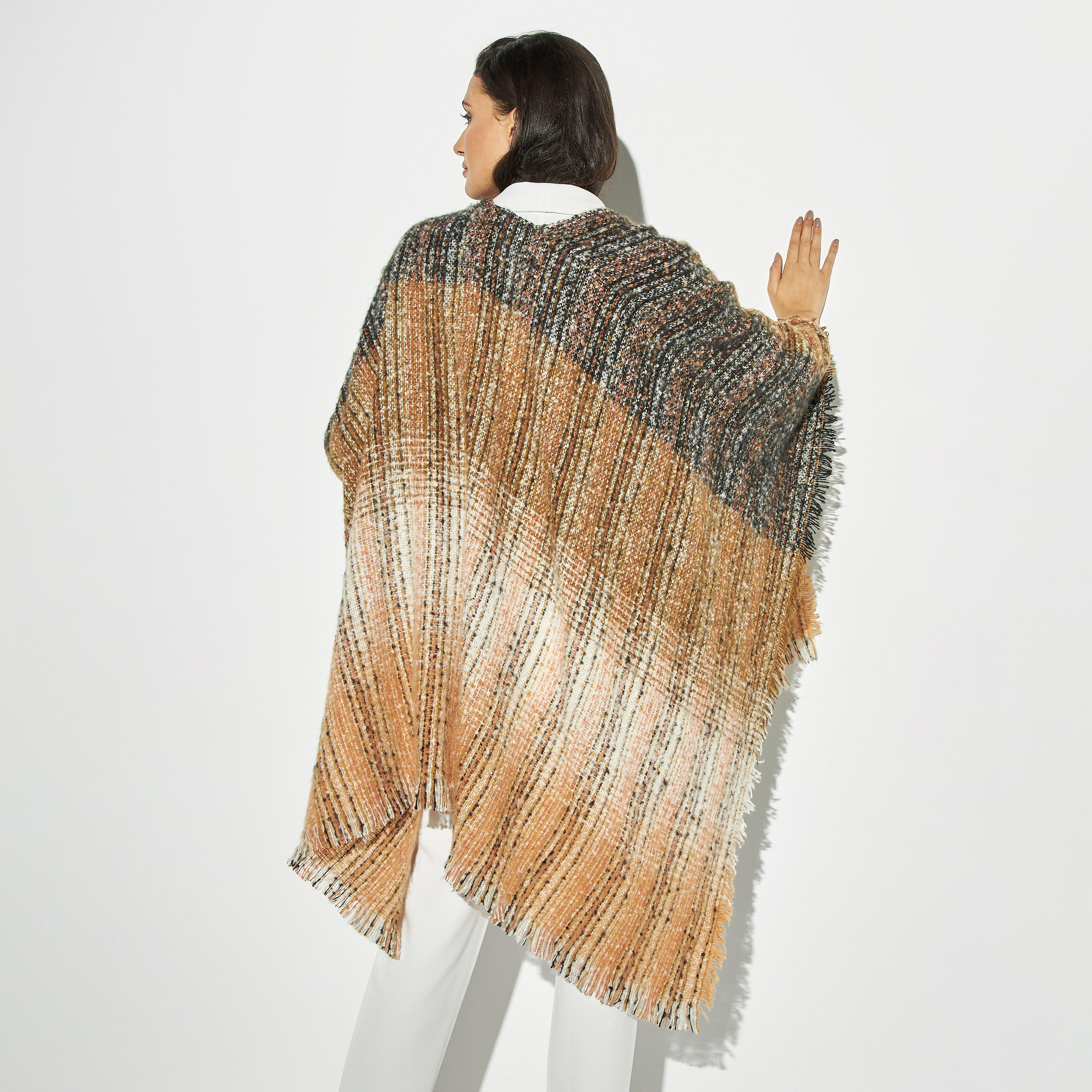 سترة فضفاضة بارزة الملمس بوكليه بحواف كشكش-women-clothingaccessories-scarves-image-3