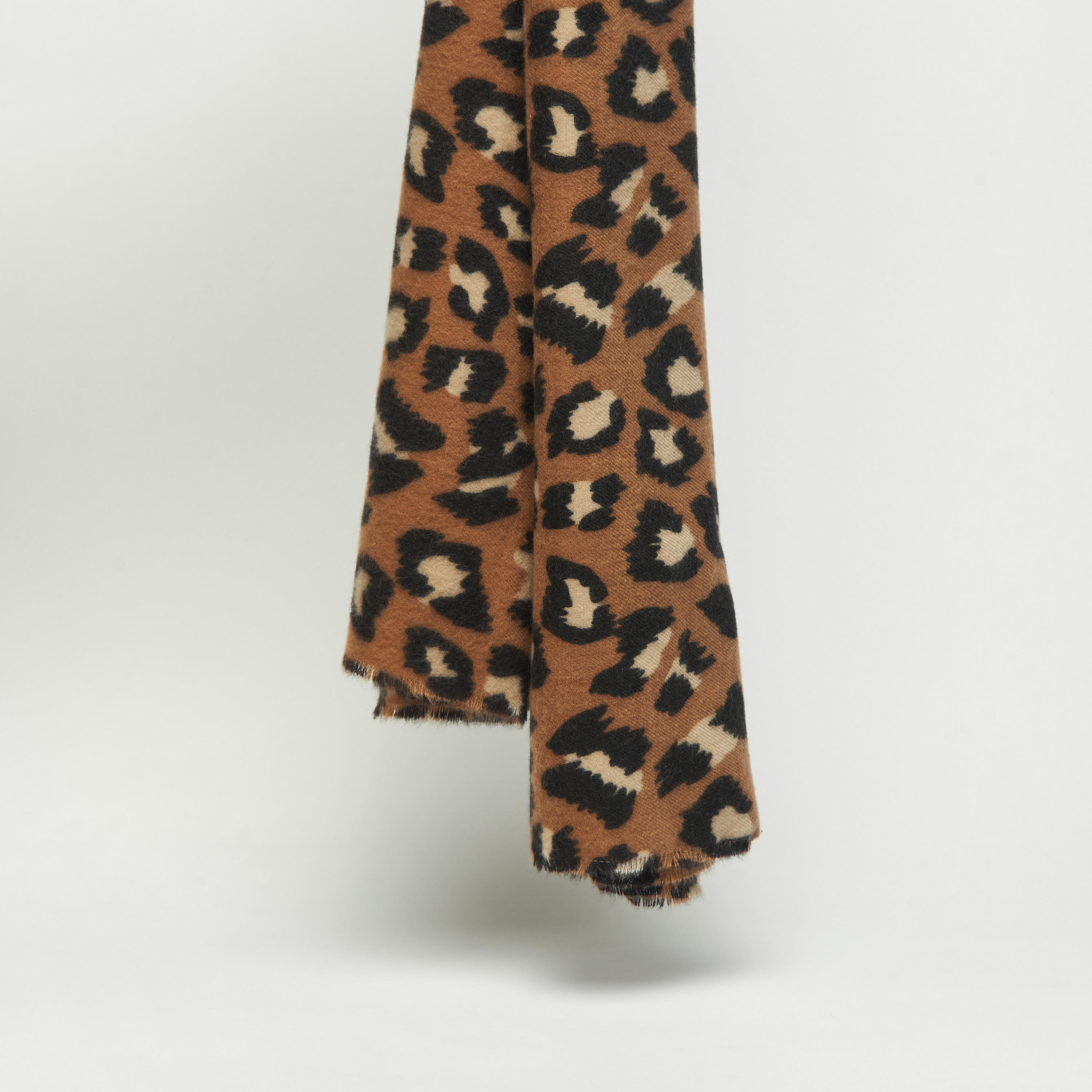 وشاح بطبعات وحواف كشكش-women-clothingaccessories-scarves-image-1