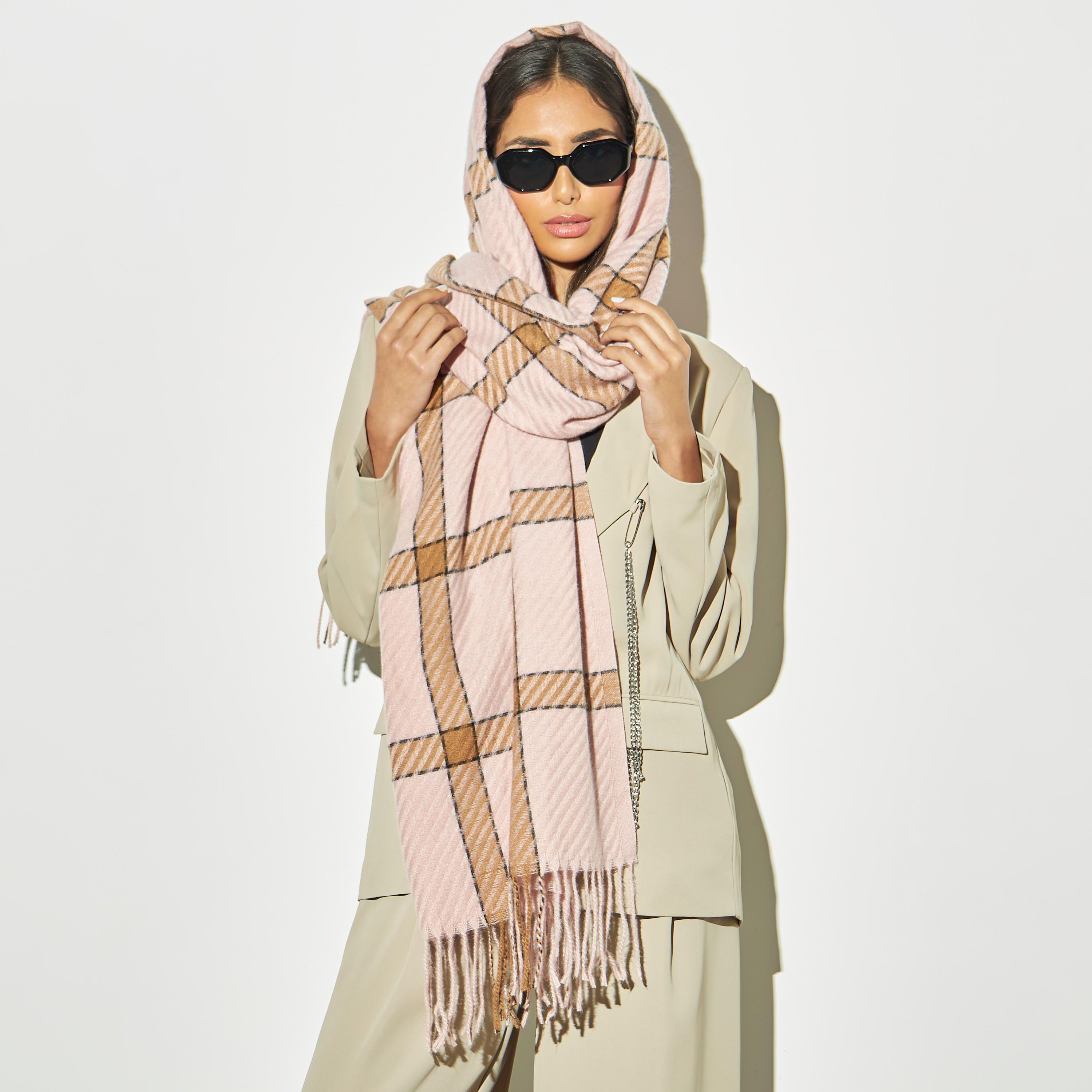 وشاح كاروهات بارز الملمس-women-clothingaccessories-scarves-image-2