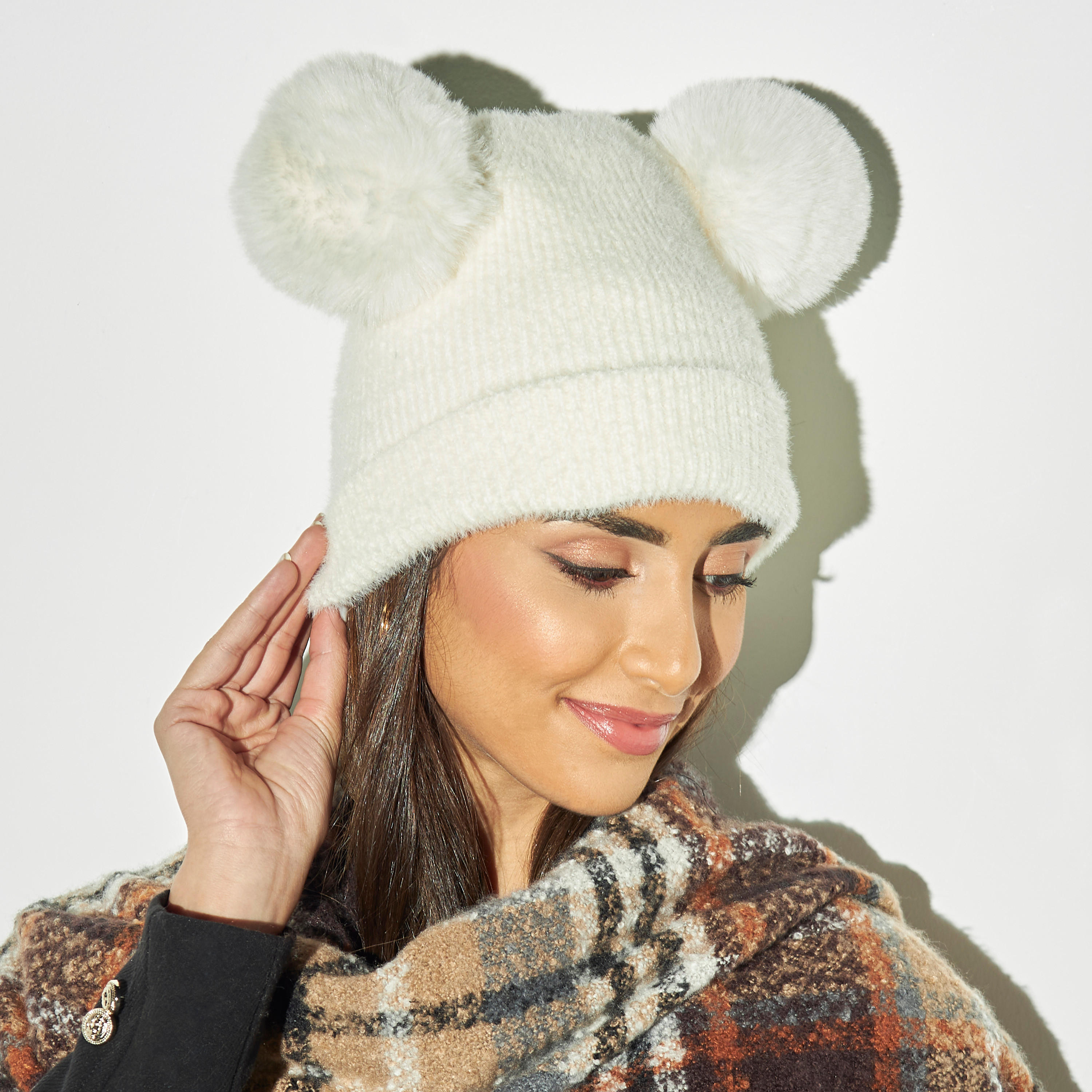 كاب بيني مضلّعة بكرات بوم بوم مزدوجة-women-clothingaccessories-capsandhats-image-2
