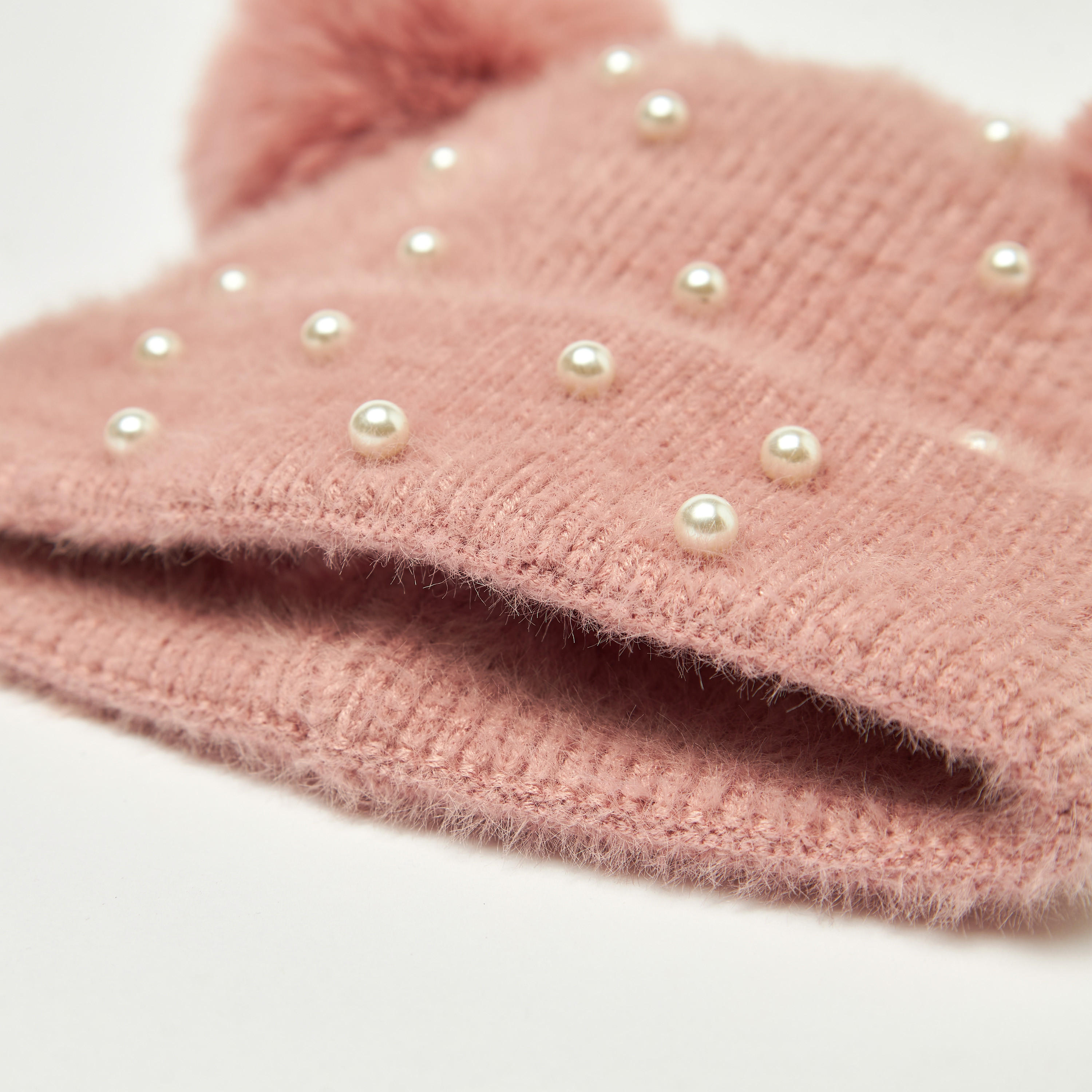 قبعة بيني مزيّنة باللؤلؤ مع كرات بوم بوم-women-clothingaccessories-capsandhats-image-4