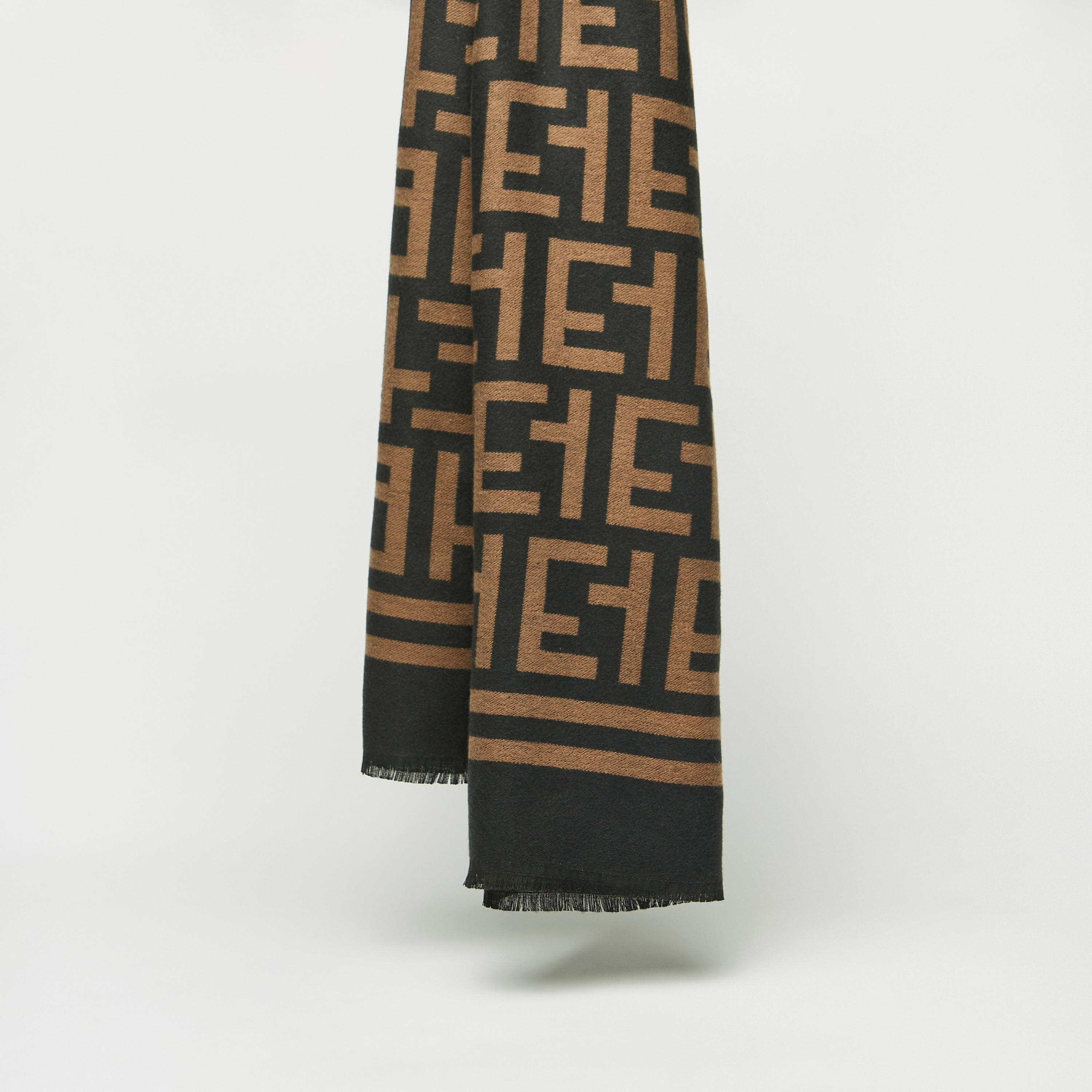 وشاح بطبعات مونوجرام وتفاصيل شراشيب-women-clothingaccessories-scarves-image-3