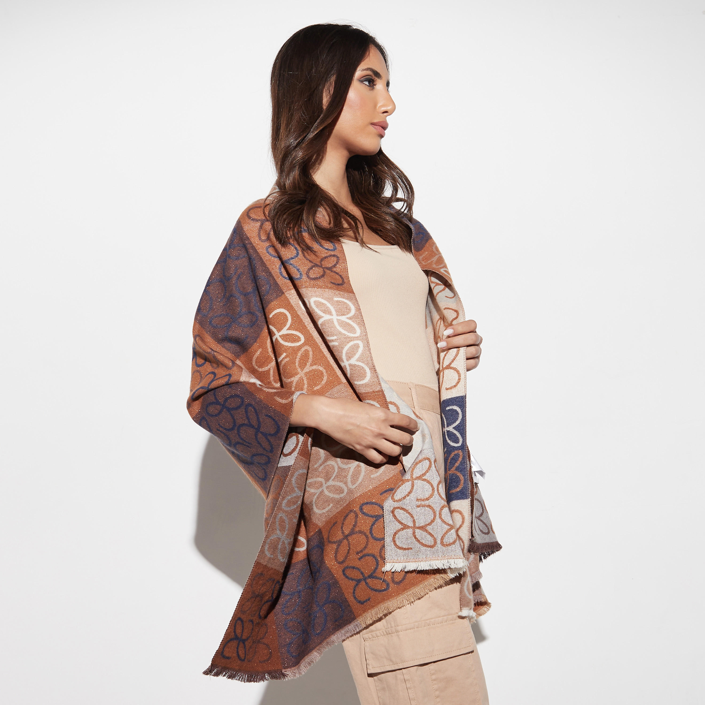 وشاح بطبعات وحواف شراشيب-women-clothingaccessories-scarves-image-2