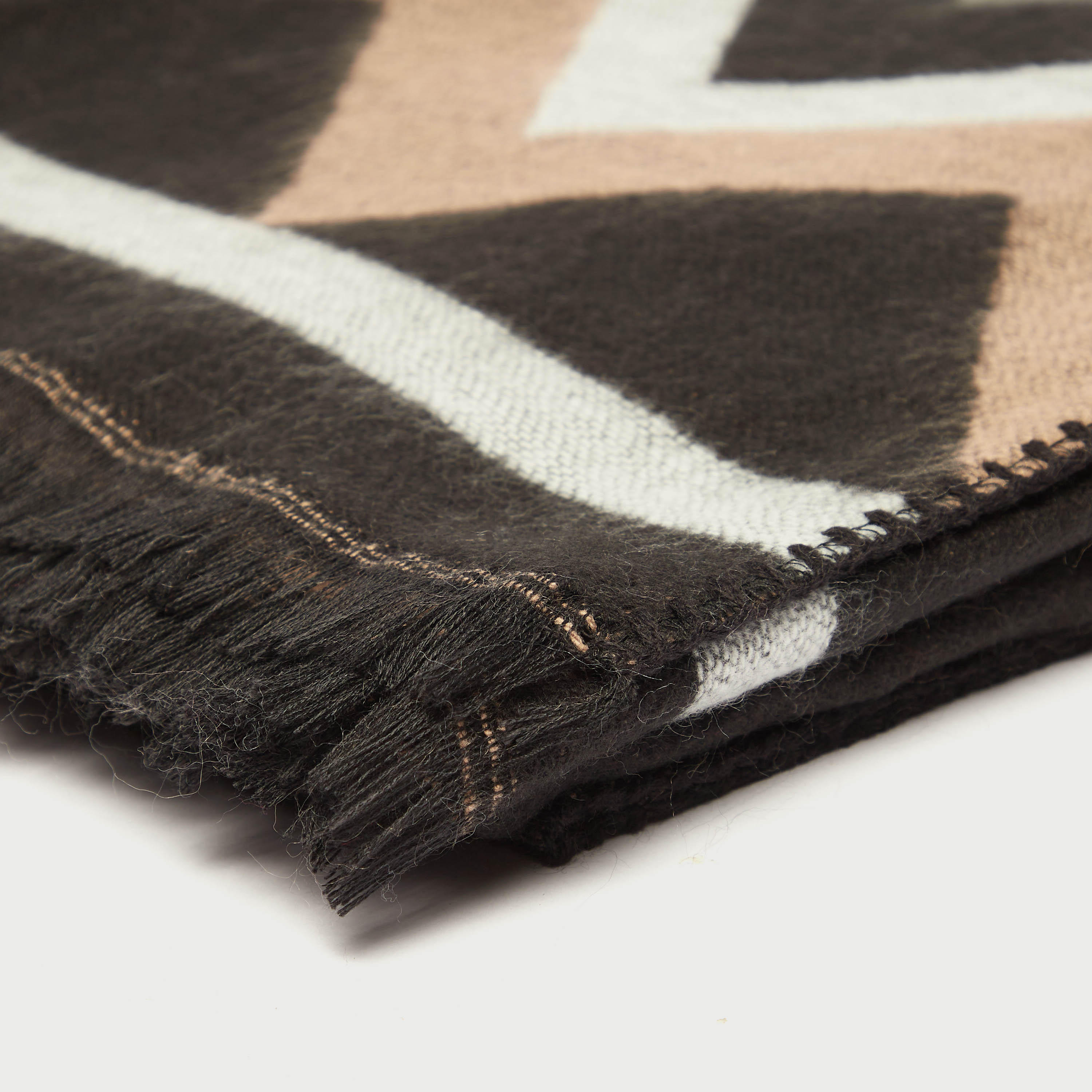 سترة كاب شيفرون بشراشيب-women-clothingaccessories-scarves-image-3